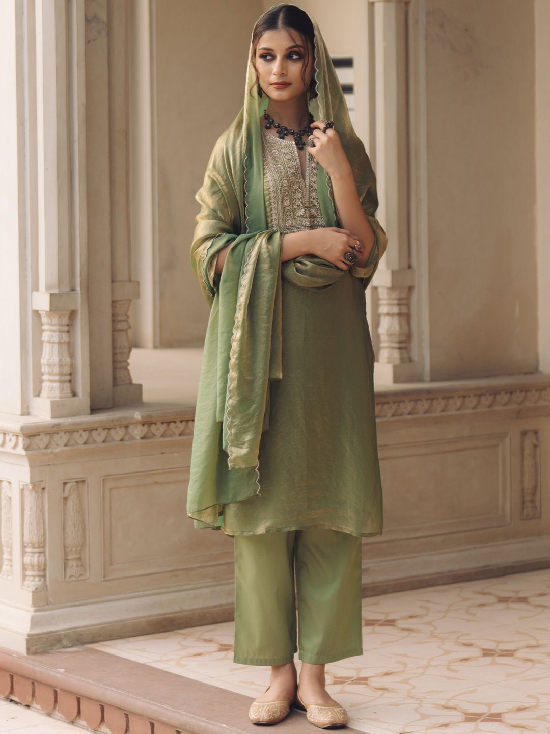 anayna Women Ethnic Motifs Embroidered Regular Kurta with Trousers & With Dupatta, Green
anayna Women Ethnic Motifs Embroidered Regular Kurta with Trousers & With Dupatta, Green