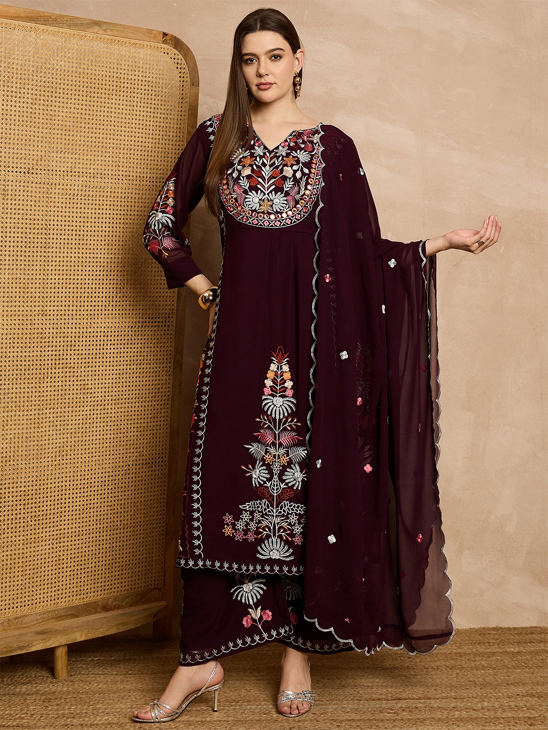 SERONA FABRICS Women Floral Embroidered Regular Thread Work Kurta with Palazzos & With Dupatta, Burgundy
SERONA FABRICS Women Floral Embroidered Regular Thread Work Kurta with Palazzos & With Dupatta, Burgundy