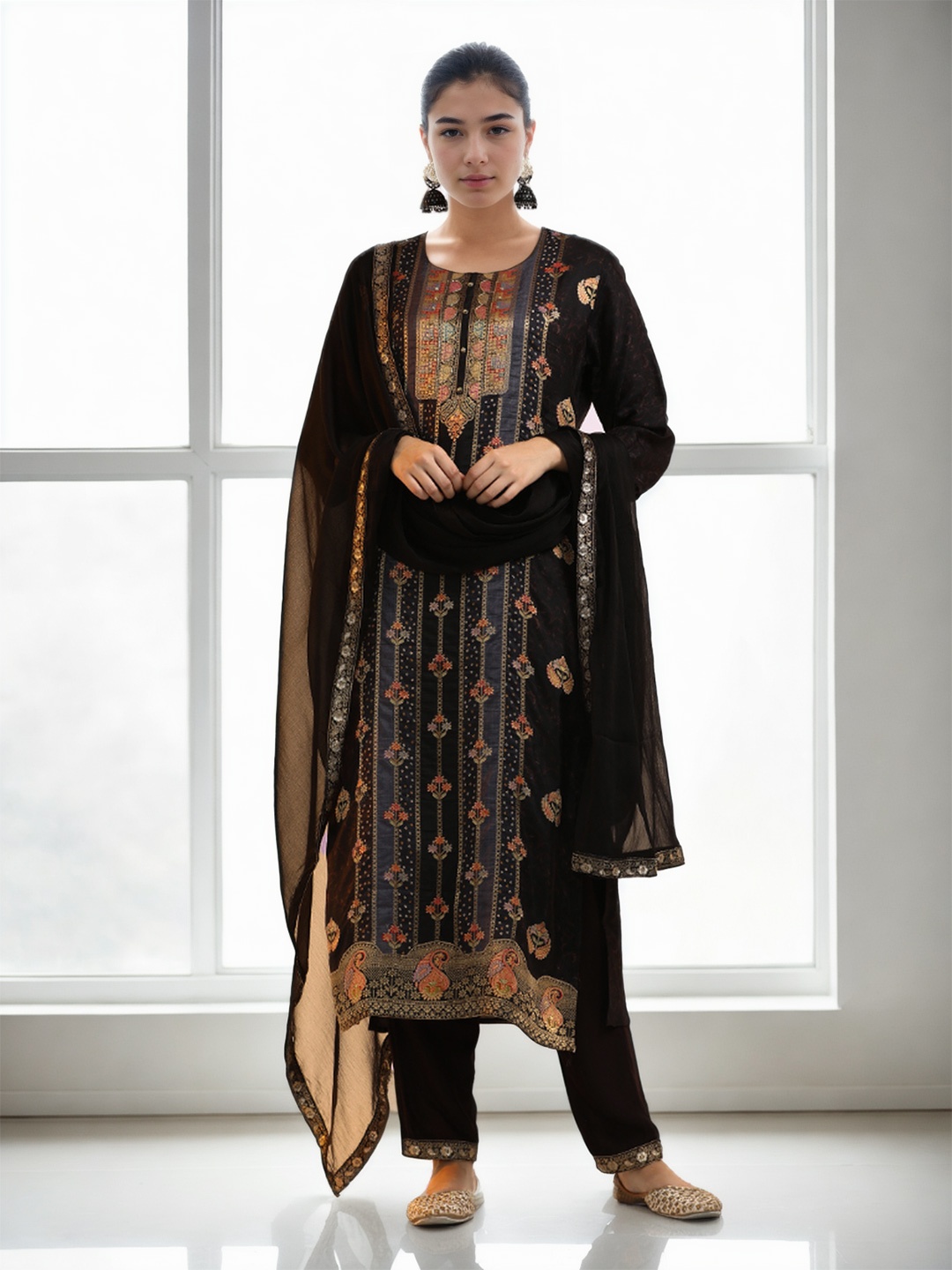 Jaipur Kurti Women Floral Embroidered Regular Beads and Stones Kurta with Trousers & With Dupatta, Black
Jaipur Kurti Women Floral Embroidered Regular Beads and Stones Kurta with Trousers & With Dupatta, Black