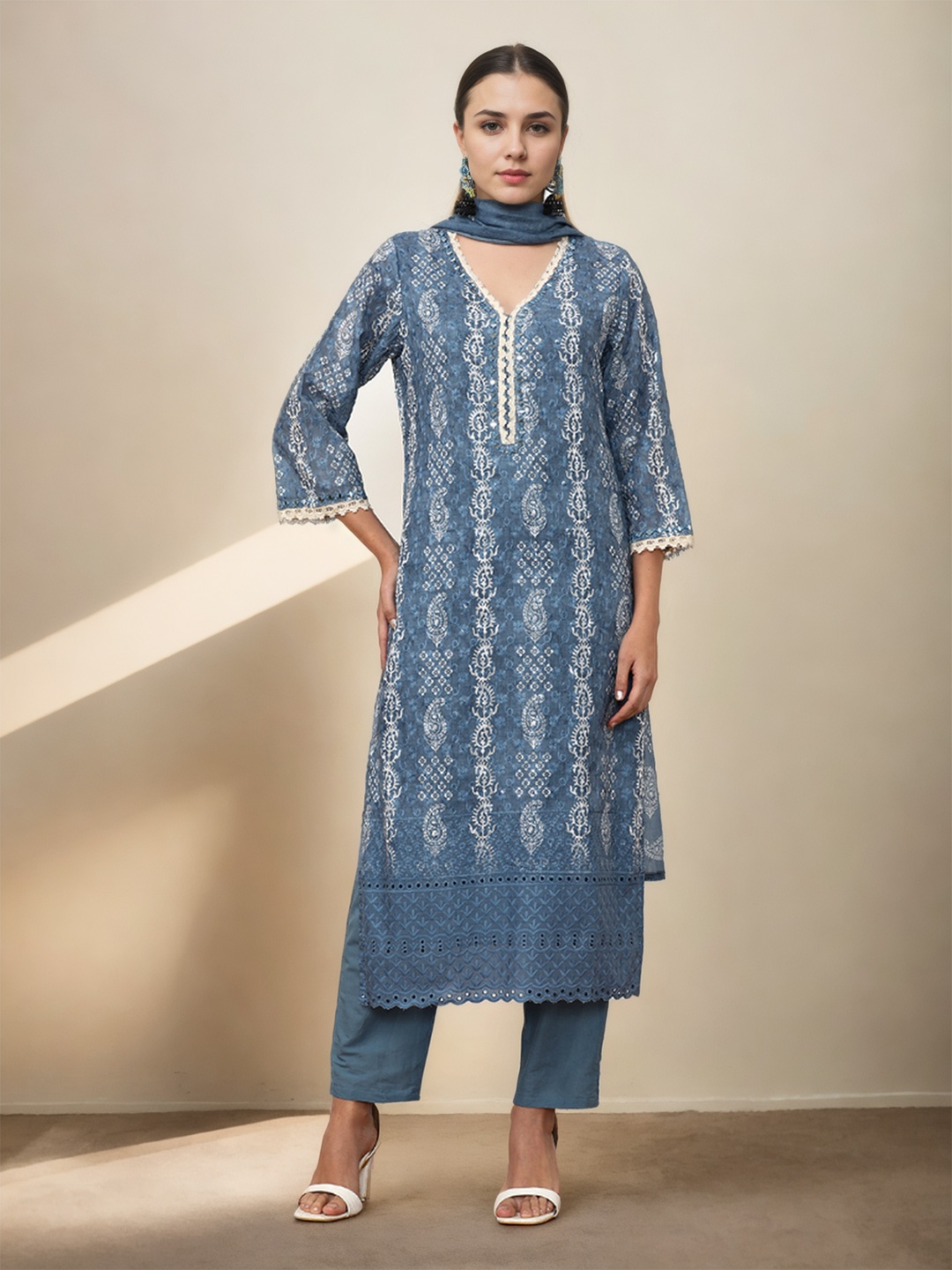 Jaipur Kurti Women Paisley Embroidered Regular Mirror Work Pure Cotton Kurta with Trousers & With Dupatta, Blue
Jaipur Kurti Women Paisley Embroidered Regular Mirror Work Pure Cotton Kurta with Trousers & With Dupatta, Blue