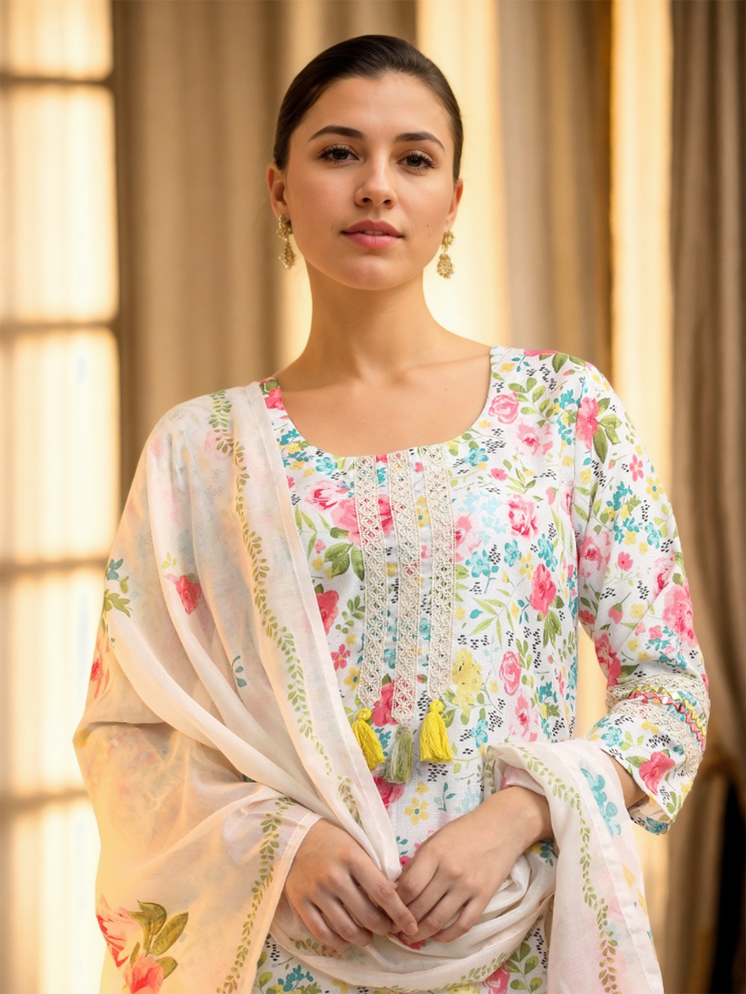 Jaipur Kurti Women Floral Printed Regular Thread Work Linen Kurta with Trousers & With Dupatta, Cream
Jaipur Kurti Women Floral Printed Regular Thread Work Linen Kurta with Trousers & With Dupatta, Cream