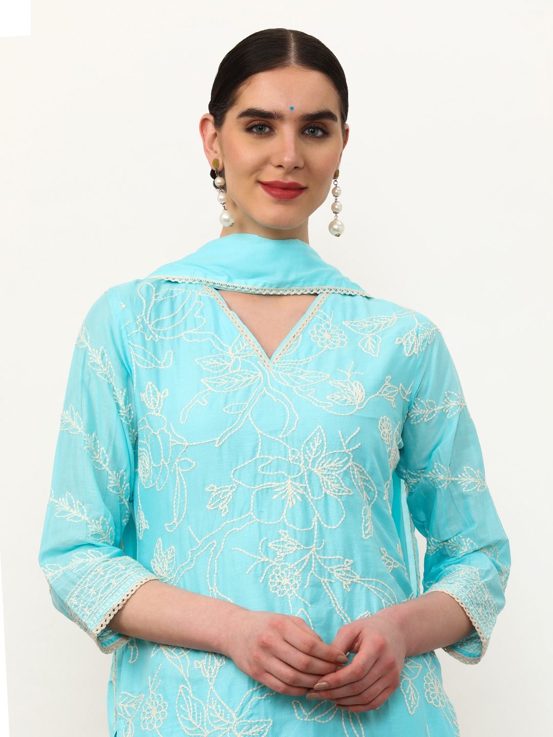 Jaipur Kurti Women Floral Embroidered Regular Thread Work Pure Cotton Kurta with Trousers & With Dupatta, Blue
Jaipur Kurti Women Floral Embroidered Regular Thread Work Pure Cotton Kurta with Trousers & With Dupatta, Blue