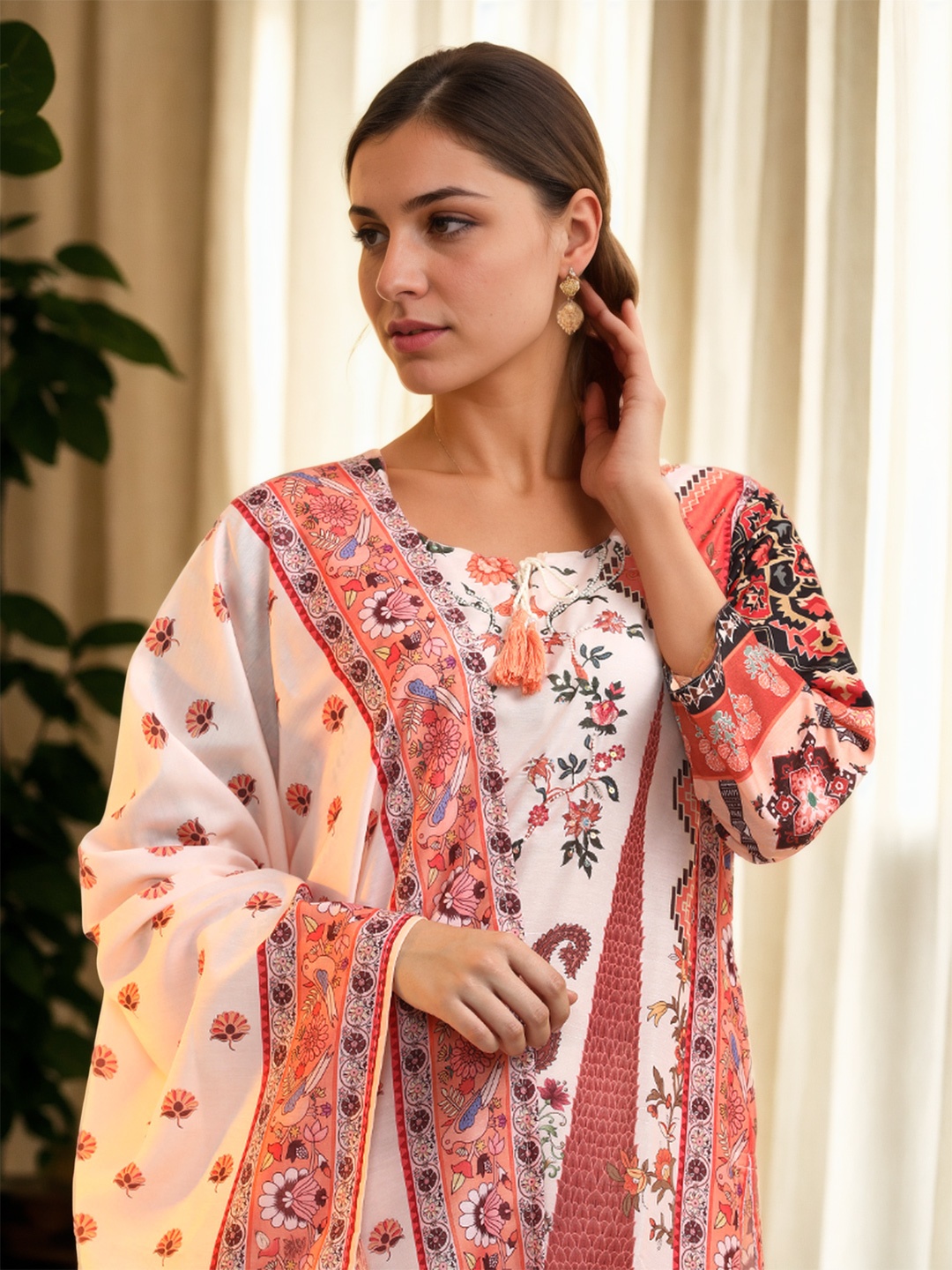 Jaipur Kurti Women Floral Printed Regular Thread Work Linen Kurta with Trousers & With Dupatta, Peach
Jaipur Kurti Women Floral Printed Regular Thread Work Linen Kurta with Trousers & With Dupatta, Peach