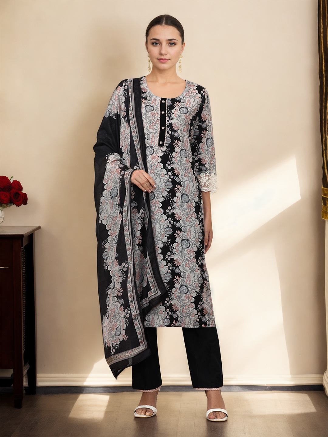 Jaipur Kurti Women Floral Embroidered Regular Sequinned Linen Kurta with Trousers & With Dupatta, Black
Jaipur Kurti Women Floral Embroidered Regular Sequinned Linen Kurta with Trousers & With Dupatta, Black