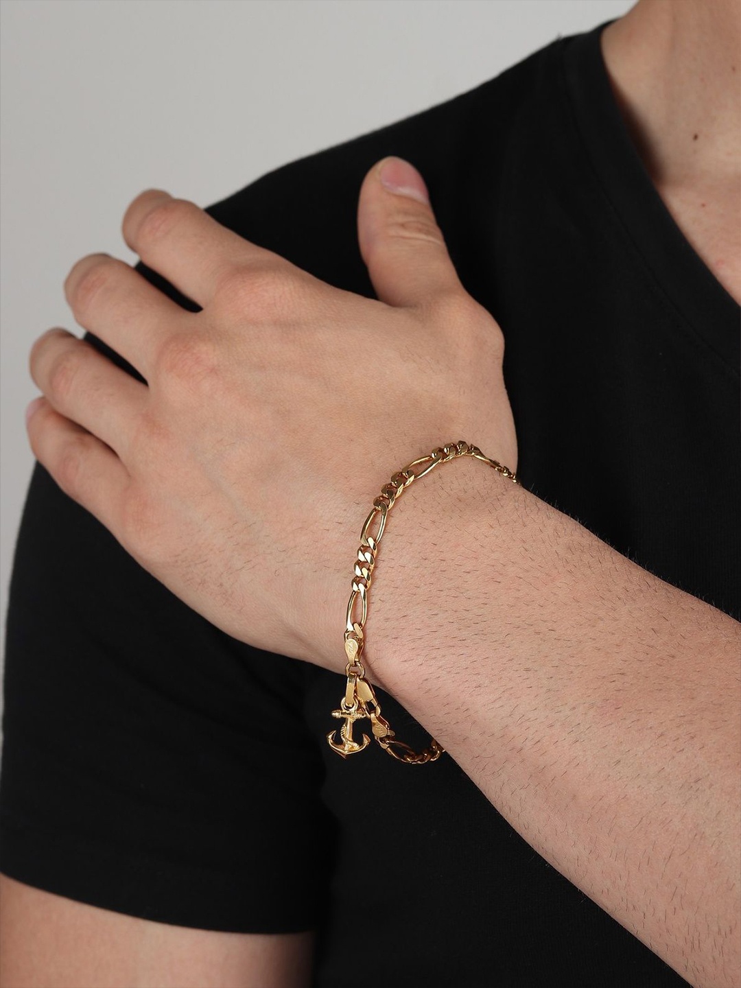 AKSHAT SAPPHIRE Men 925 Sterling Silver Gold-Plated Anchor Symbol Link Bracelet
AKSHAT SAPPHIRE Men 925 Sterling Silver Gold-Plated Anchor Symbol Link Bracelet