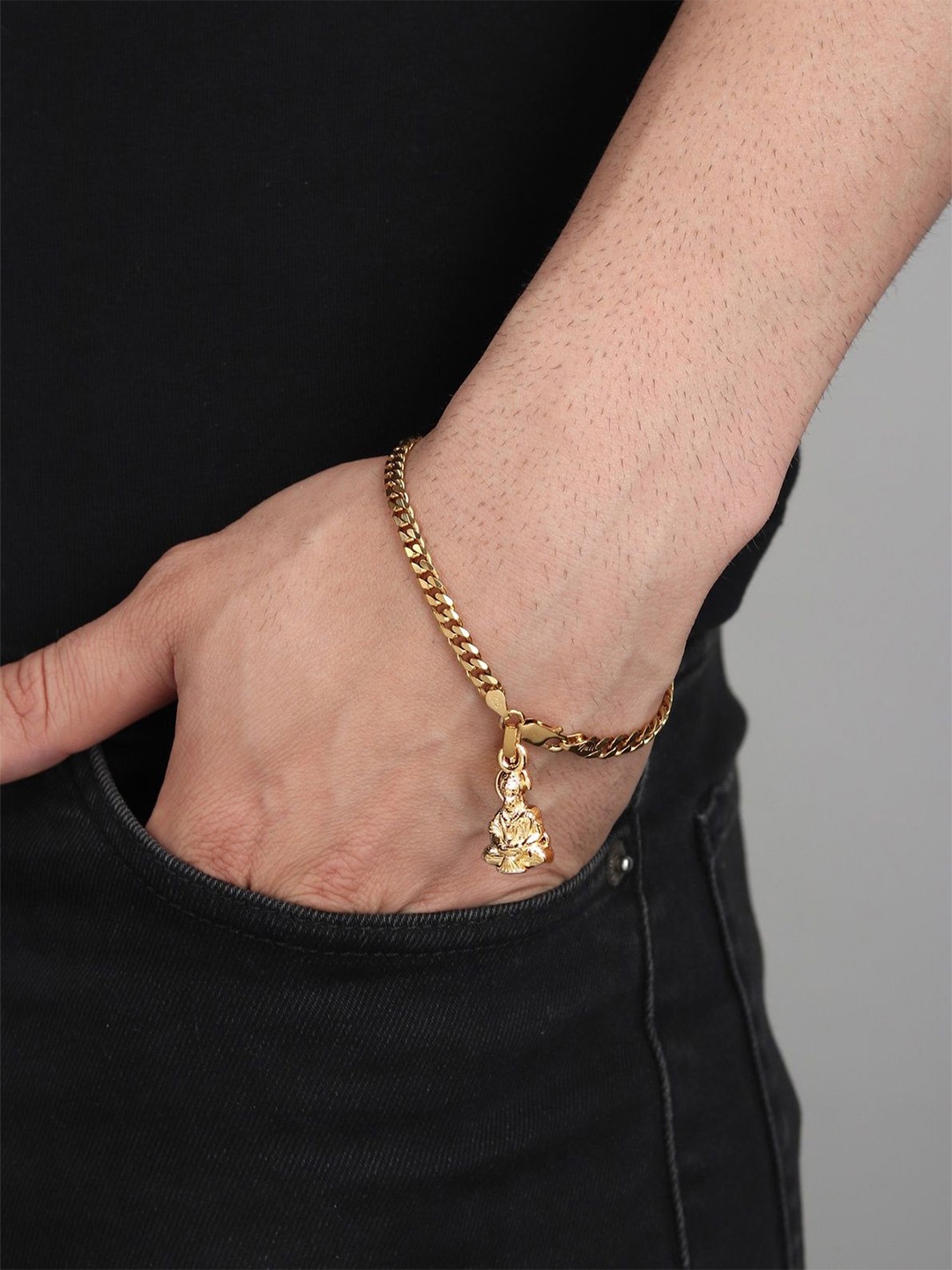 AKSHAT SAPPHIRE Men 92.5 Sterling Silver Gold-Plated Hanuman Pendant With Charm Bracelet
AKSHAT SAPPHIRE Men 92.5 Sterling Silver Gold-Plated Hanuman Pendant With Charm Bracelet