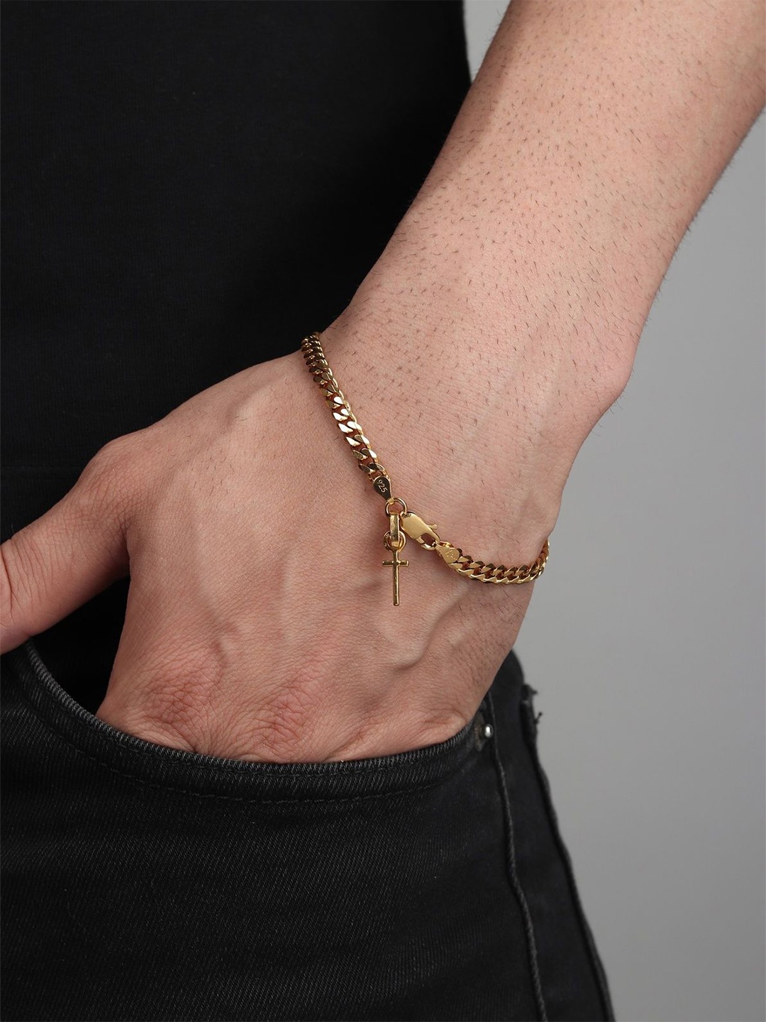 AKSHAT SAPPHIRE Men 92.5 Sterling Silver Gold-Plated Jesus Pendant With Charm Bracelet
AKSHAT SAPPHIRE Men 92.5 Sterling Silver Gold-Plated Jesus Pendant With Charm Bracelet