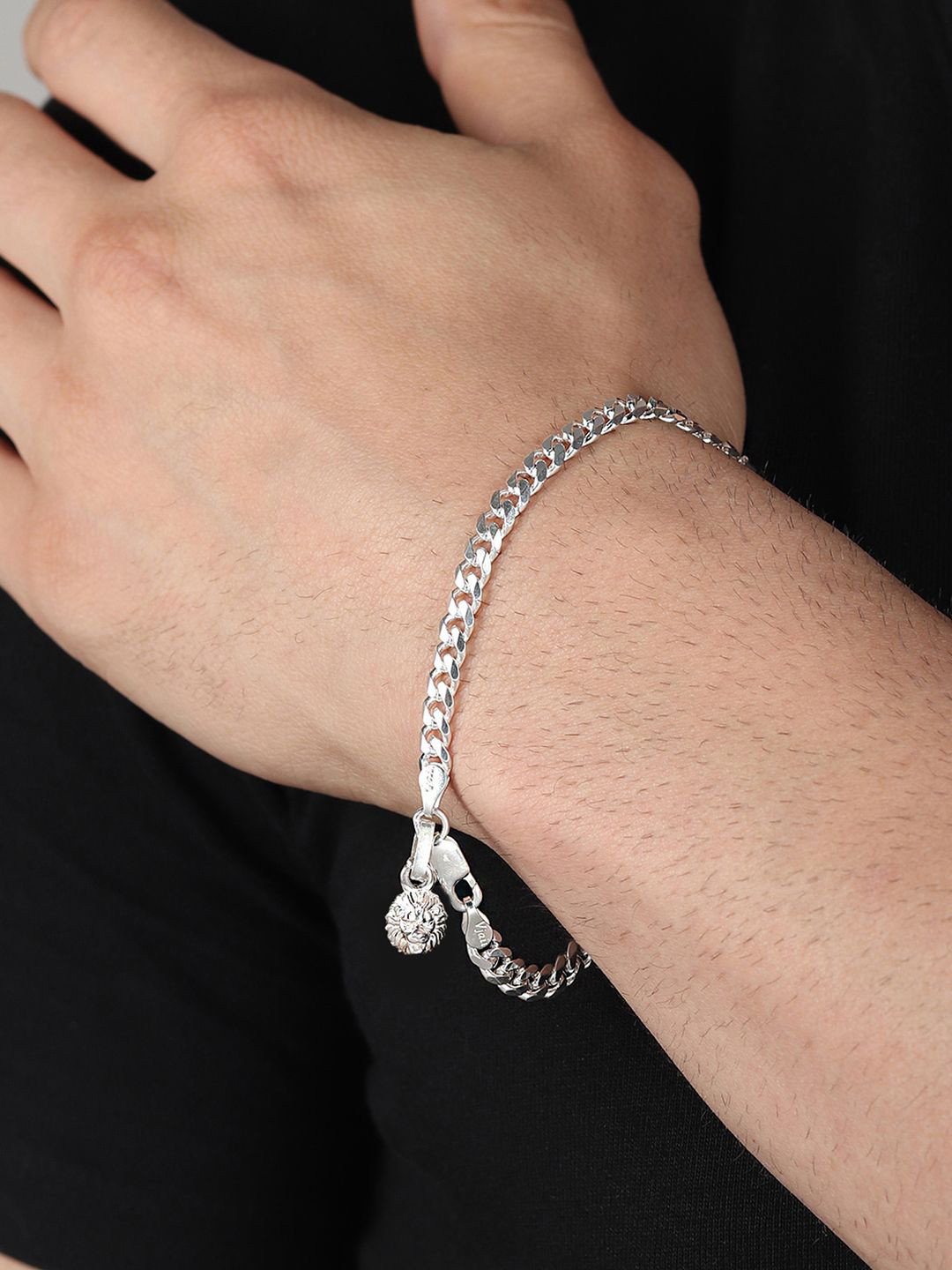 AKSHAT SAPPHIRE Men 92.5 Sterling Silver Narsimha Pendant With Link Bracelet
AKSHAT SAPPHIRE Men 92.5 Sterling Silver Narsimha Pendant With Link Bracelet