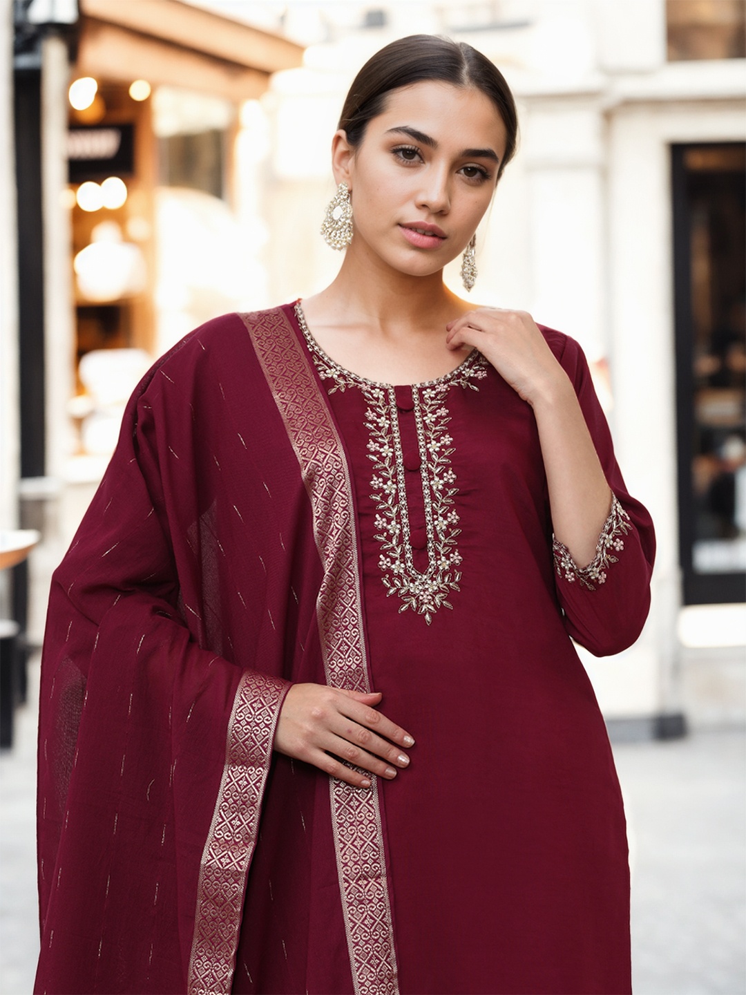 Jaipur Kurti Women Floral Embroidered Regular Kurta with Trousers & With Dupatta, Maroon
Jaipur Kurti Women Floral Embroidered Regular Kurta with Trousers & With Dupatta, Maroon