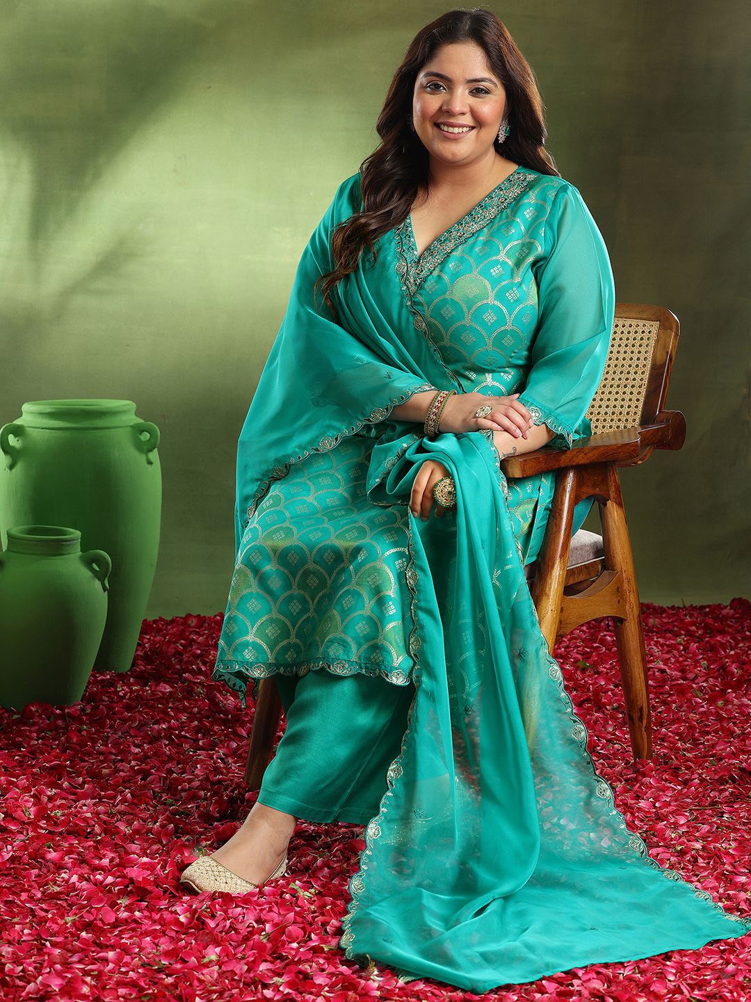 EXTRA LOVE BY LIBAS Plus Size Ethnic Motifs Kurta with Trousers & With Dupatta, Green
EXTRA LOVE BY LIBAS Plus Size Ethnic Motifs Kurta with Trousers & With Dupatta, Green