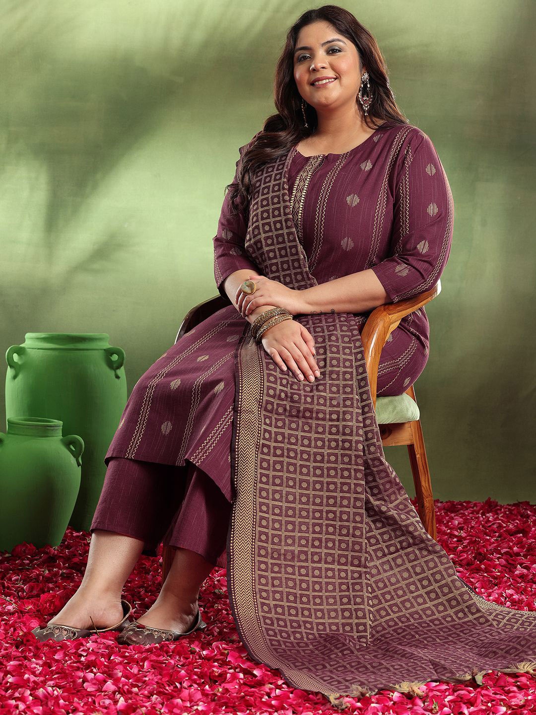 EXTRA LOVE BY LIBAS Plus Size Ethnic Motifs Woven Design Kurta With Trousers & Dupatta, Maroon
EXTRA LOVE BY LIBAS Plus Size Ethnic Motifs Woven Design Kurta With Trousers & Dupatta, Maroon