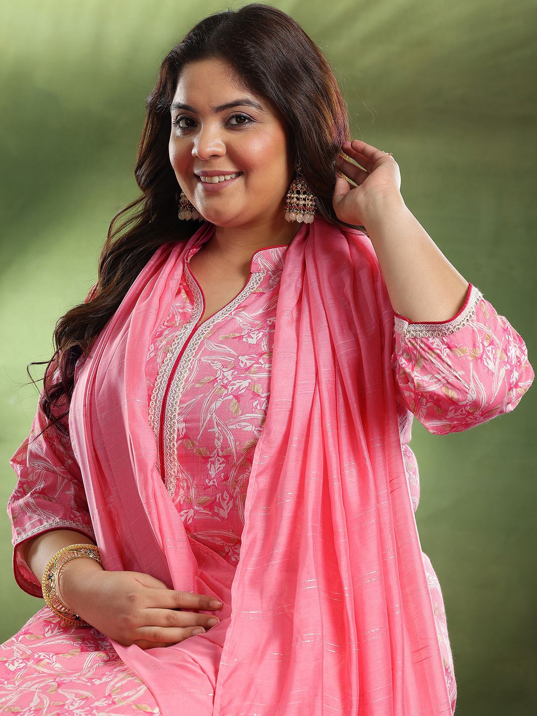 EXTRA LOVE BY LIBAS Plus Size Floral Printed Sequinned Kurta with Trousers & Dupatta, Pink
EXTRA LOVE BY LIBAS Plus Size Floral Printed Sequinned Kurta with Trousers & Dupatta, Pink