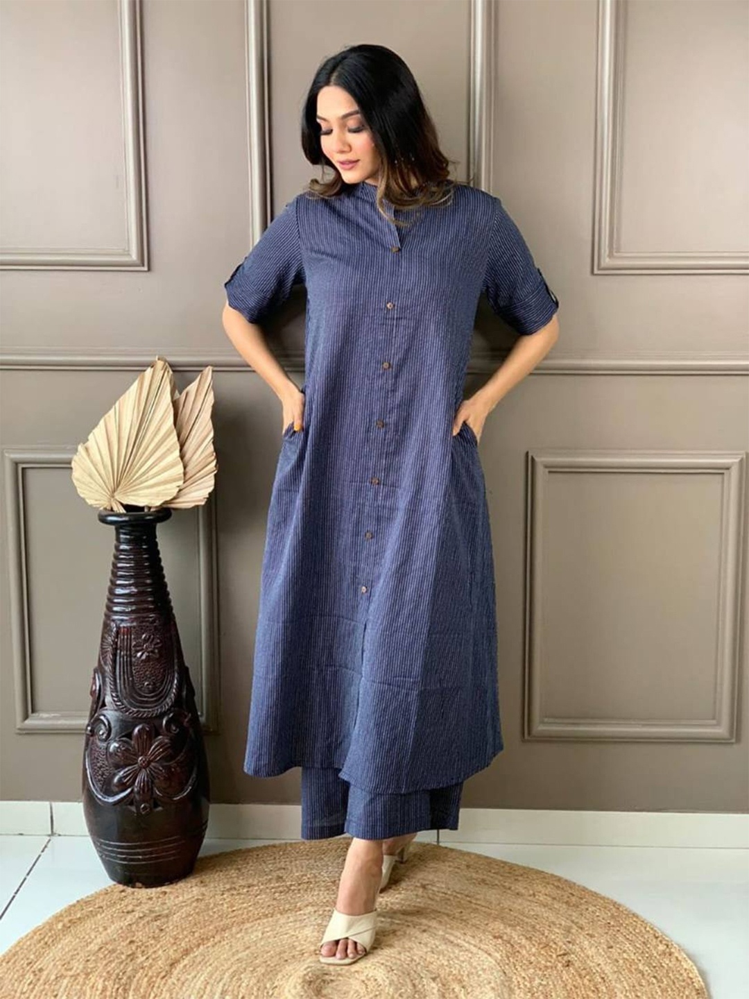 Rujave Striped Printed Roll Up Sleeves Straight Pure Cotton Kurta With Trousers, Navy blue
Rujave Striped Printed Roll Up Sleeves Straight Pure Cotton Kurta With Trousers, Navy blue