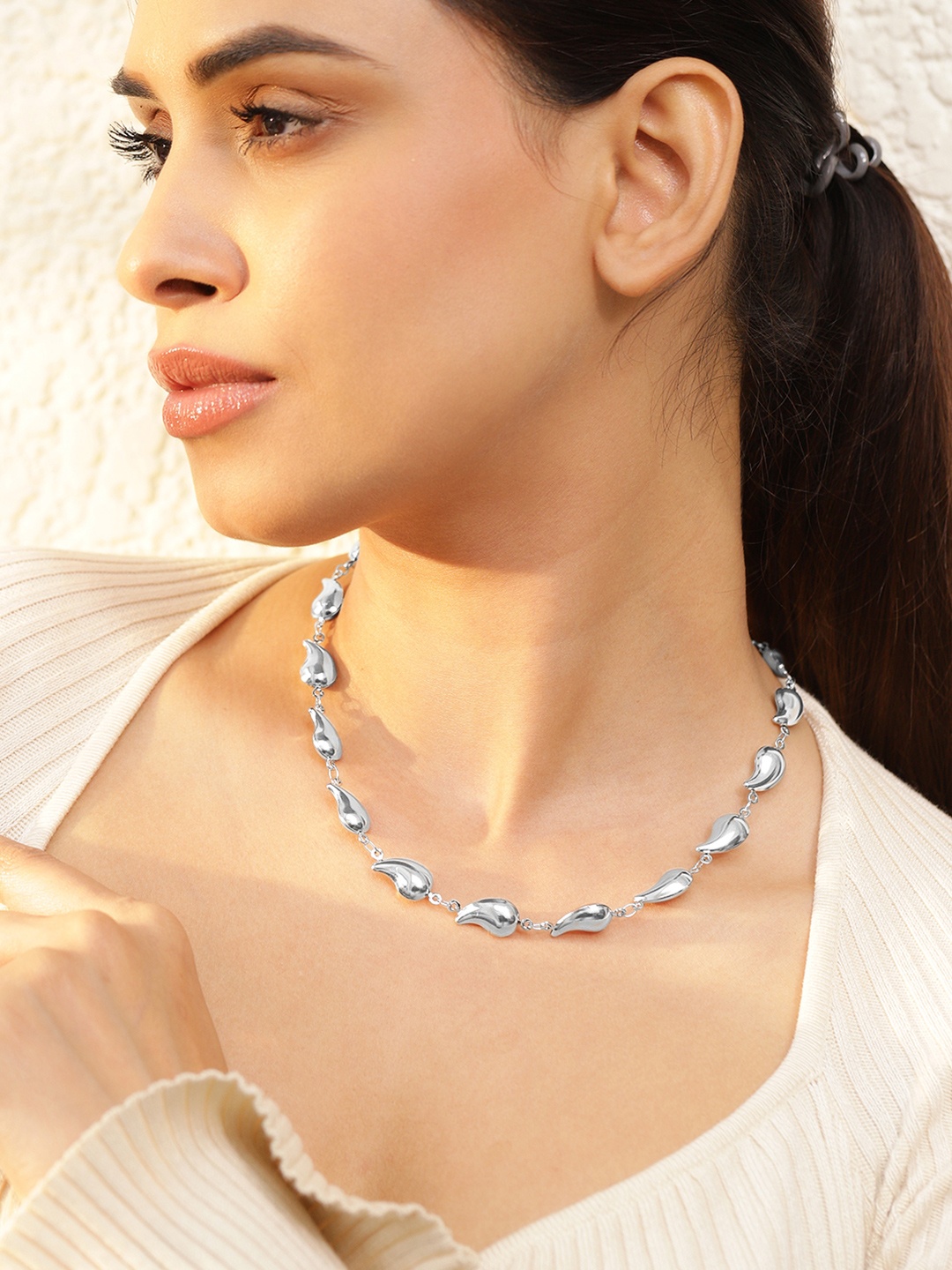 Rubans Voguish Silver-Plated Stainless-Steel Tarnish-Free Demi-Fine Tear Drop Necklace
Rubans Voguish Silver-Plated Stainless-Steel Tarnish-Free Demi-Fine Tear Drop Necklace