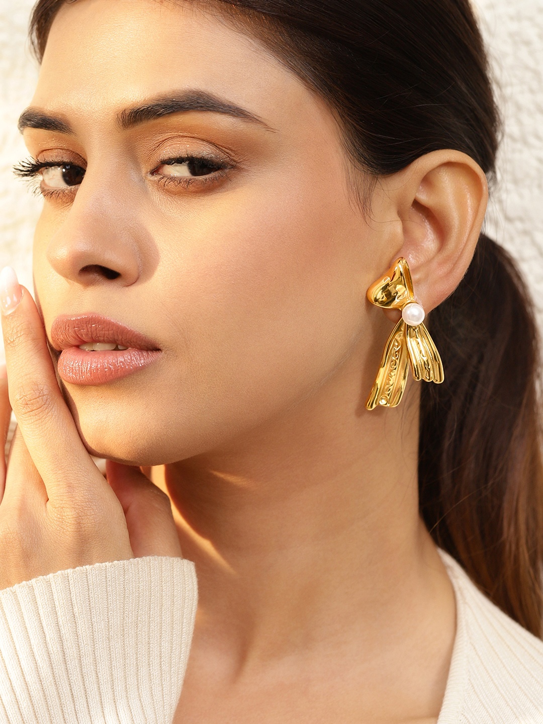 Rubans Voguish 18K Gold Plated Stainless Steel Tarnish-Free Demi-Fine Pearls Bow Earrings
Rubans Voguish 18K Gold Plated Stainless Steel Tarnish-Free Demi-Fine Pearls Bow Earrings