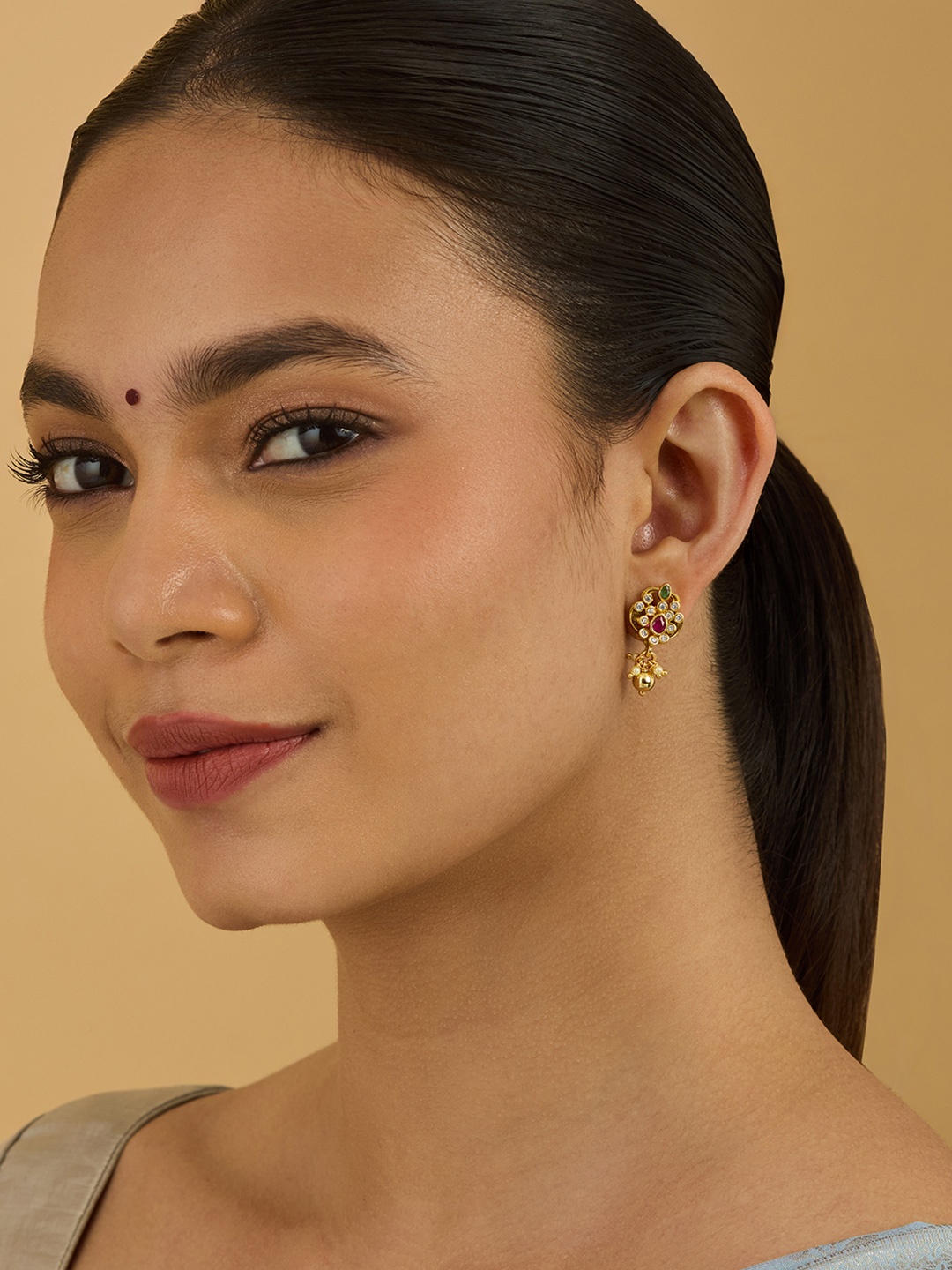 Kushal's Fashion Jewellery 92.5 Pure Silver Gold-Plated Stone Studded Studs Earrings
Kushal's Fashion Jewellery 92.5 Pure Silver Gold-Plated Stone Studded Studs Earrings