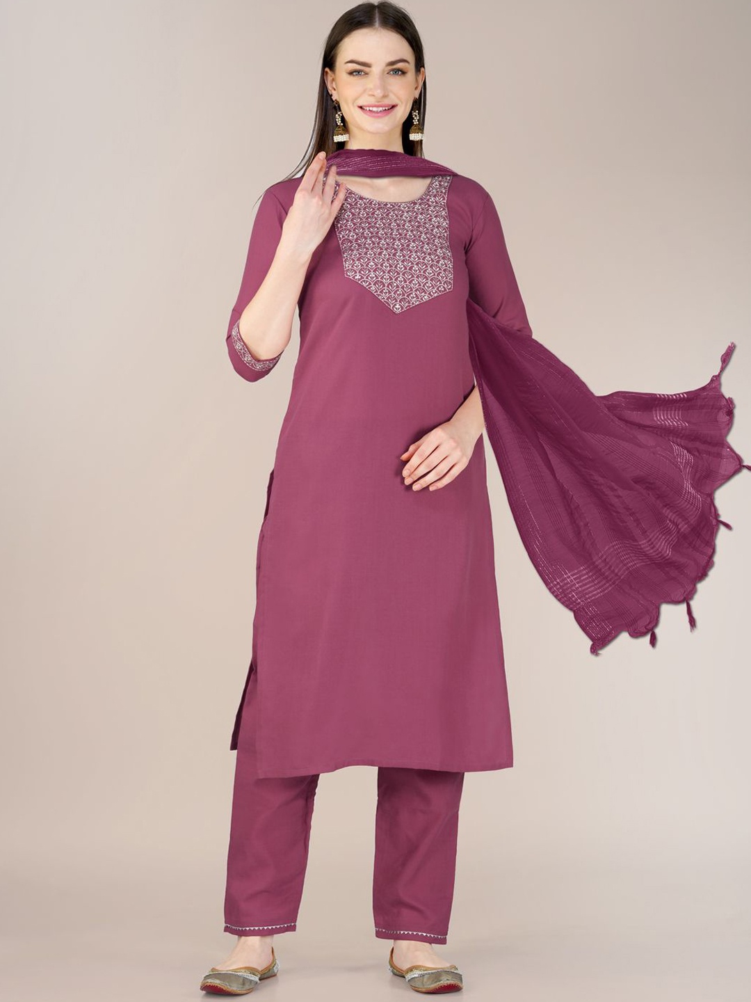 BERISTON Ethnic Motifs Embroidered Regular Straight Kurta with Trousers & Dupatta, Purple
BERISTON Ethnic Motifs Embroidered Regular Straight Kurta with Trousers & Dupatta, Purple