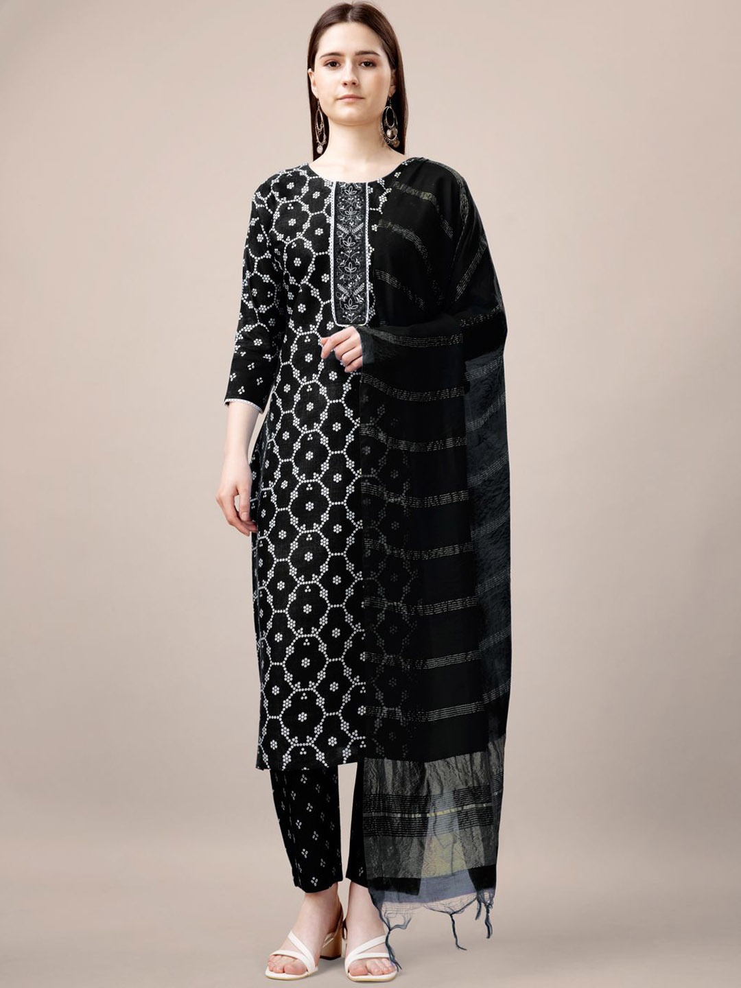BERISTON Ethnic Motifs Embroidered Regular Straight Kurta with Trousers & Dupatta, Black
BERISTON Ethnic Motifs Embroidered Regular Straight Kurta with Trousers & Dupatta, Black