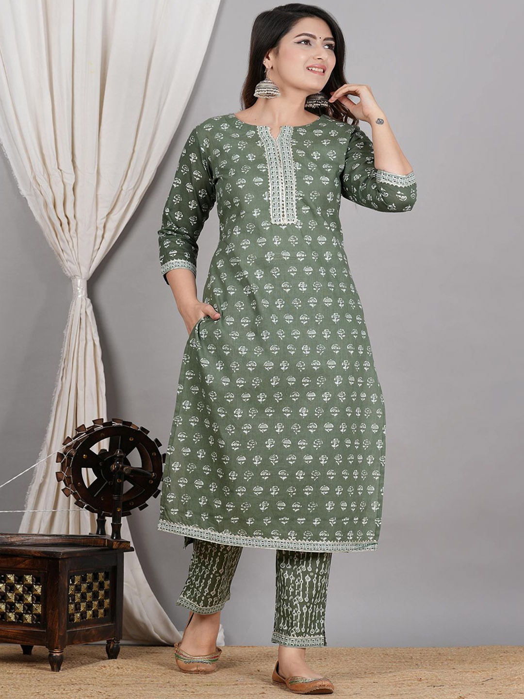 SIGNORIA Floral Printed Round Neck Regular Pure Cotton Straight Kurta With Trouser, Green
SIGNORIA Floral Printed Round Neck Regular Pure Cotton Straight Kurta With Trouser, Green