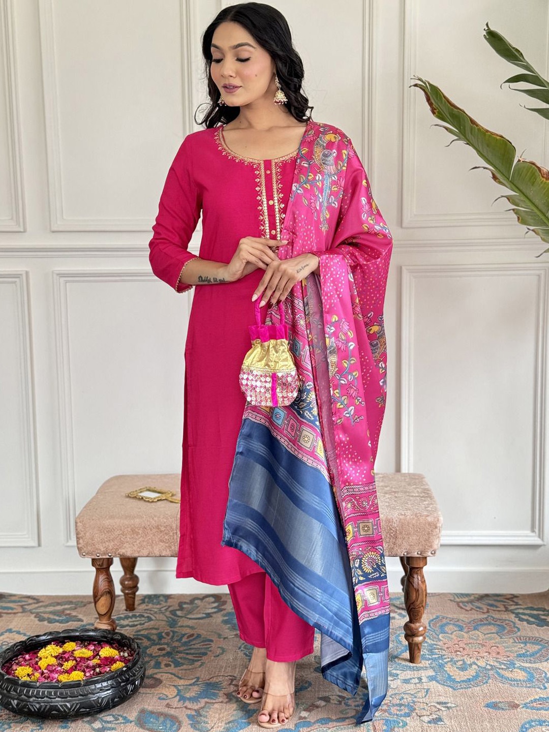 SHIJILA Floral Embroidered Round Neck Regular Sequinned Kurta With Trouser With Dupatta, Pink
SHIJILA Floral Embroidered Round Neck Regular Sequinned Kurta With Trouser With Dupatta, Pink