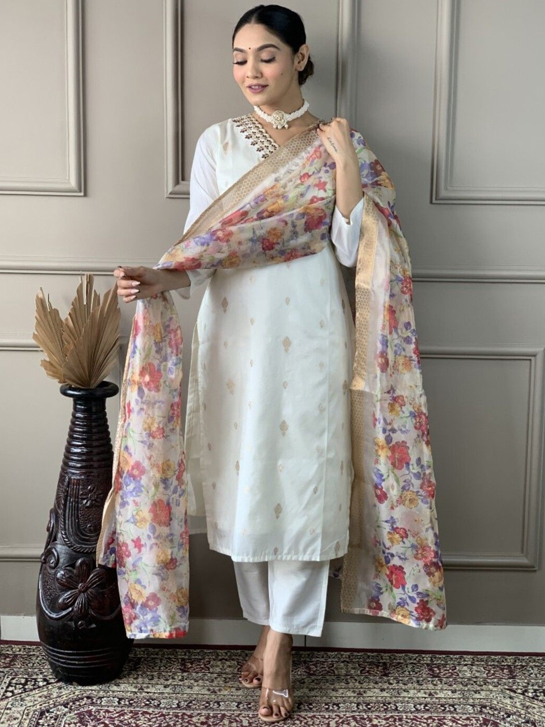 SHIJILA Floral Woven design Regular Thread Work Kurta With Trouser With Dupatta, White
SHIJILA Floral Woven design Regular Thread Work Kurta With Trouser With Dupatta, White