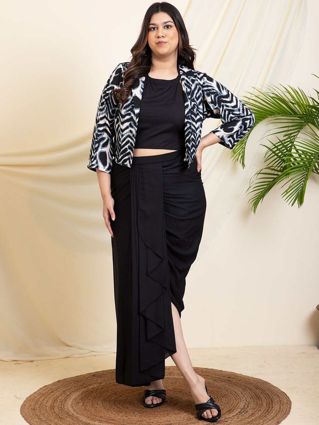 DEEBACO Printed Lapel Collar Three-Quarter Sleeves Blazer & Top With Dhoti Pant, Black
DEEBACO Printed Lapel Collar Three-Quarter Sleeves Blazer & Top With Dhoti Pant, Black