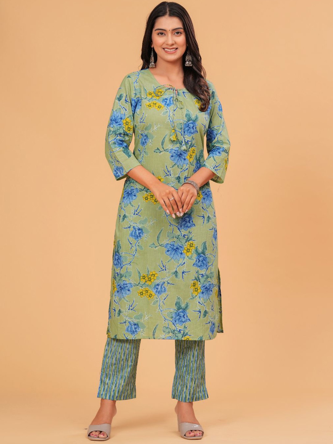 TANISHA Floral Printed Tie-Up Neck Three-Quarter Sleeves Regular Kurta & Trouser & Dupatta, Green
TANISHA Floral Printed Tie-Up Neck Three-Quarter Sleeves Regular Kurta & Trouser & Dupatta, Green