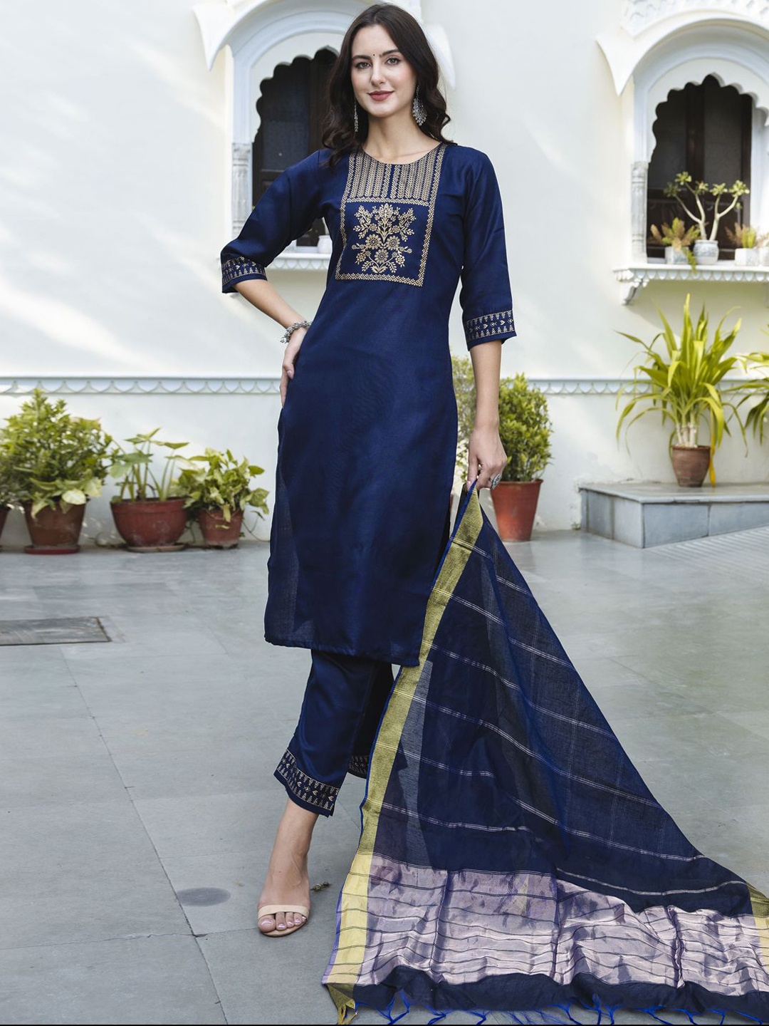 VredeVogel Floral Printed Round Neck Regular Straight Kurta With Trouser With Dupatta, Navy blue
VredeVogel Floral Printed Round Neck Regular Straight Kurta With Trouser With Dupatta, Navy blue