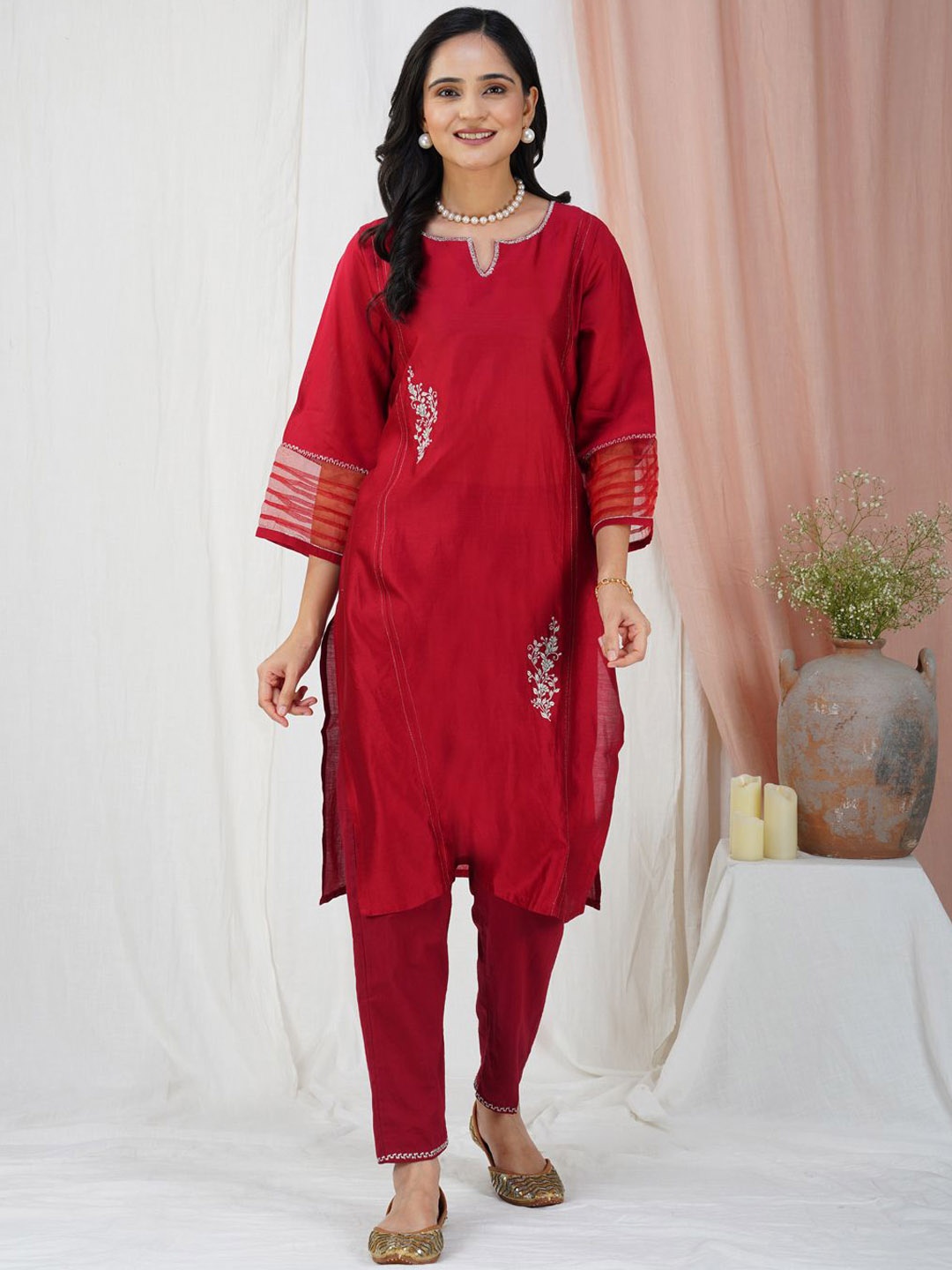 zuri Floral Embroidered Round Neck Three-Quarter Sleeves Regular Chanderi Cotton Kurta, Red
zuri Floral Embroidered Round Neck Three-Quarter Sleeves Regular Chanderi Cotton Kurta, Red