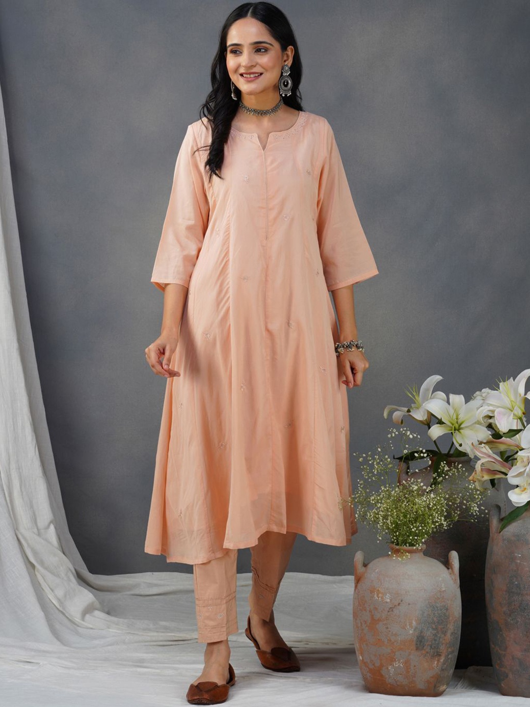 zuri Floral Embroidered Round Neck Three-Quarter Sleeves Panelled Cotton Silk Kurta, Peach
zuri Floral Embroidered Round Neck Three-Quarter Sleeves Panelled Cotton Silk Kurta, Peach