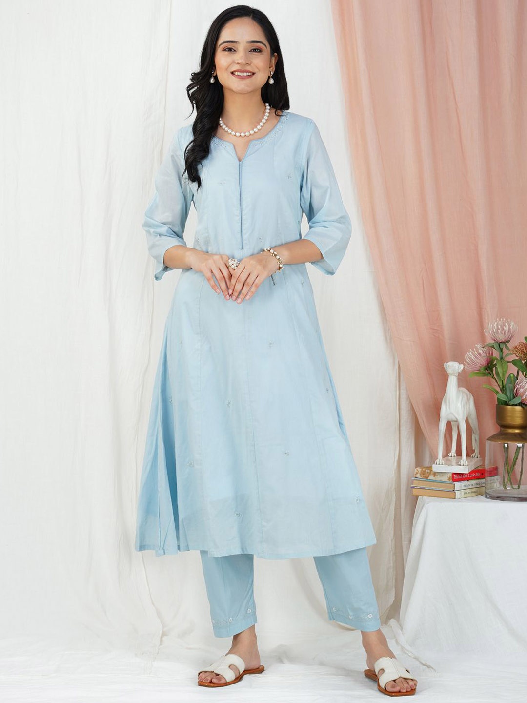 zuri Floral Embroidered Round Neck Three-Quarter Sleeves Panelled Cotton Silk Kurta, Blue
zuri Floral Embroidered Round Neck Three-Quarter Sleeves Panelled Cotton Silk Kurta, Blue
