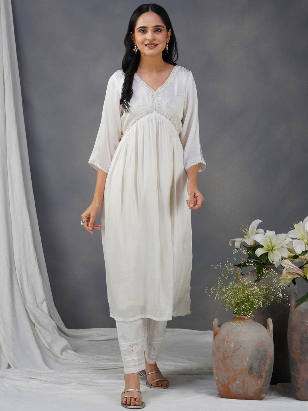 zuri Floral Embroidered V-Neck Three-Quarter Sleeves Empire Cotton Modal Anarkali Kurta, White
zuri Floral Embroidered V-Neck Three-Quarter Sleeves Empire Cotton Modal Anarkali Kurta, White