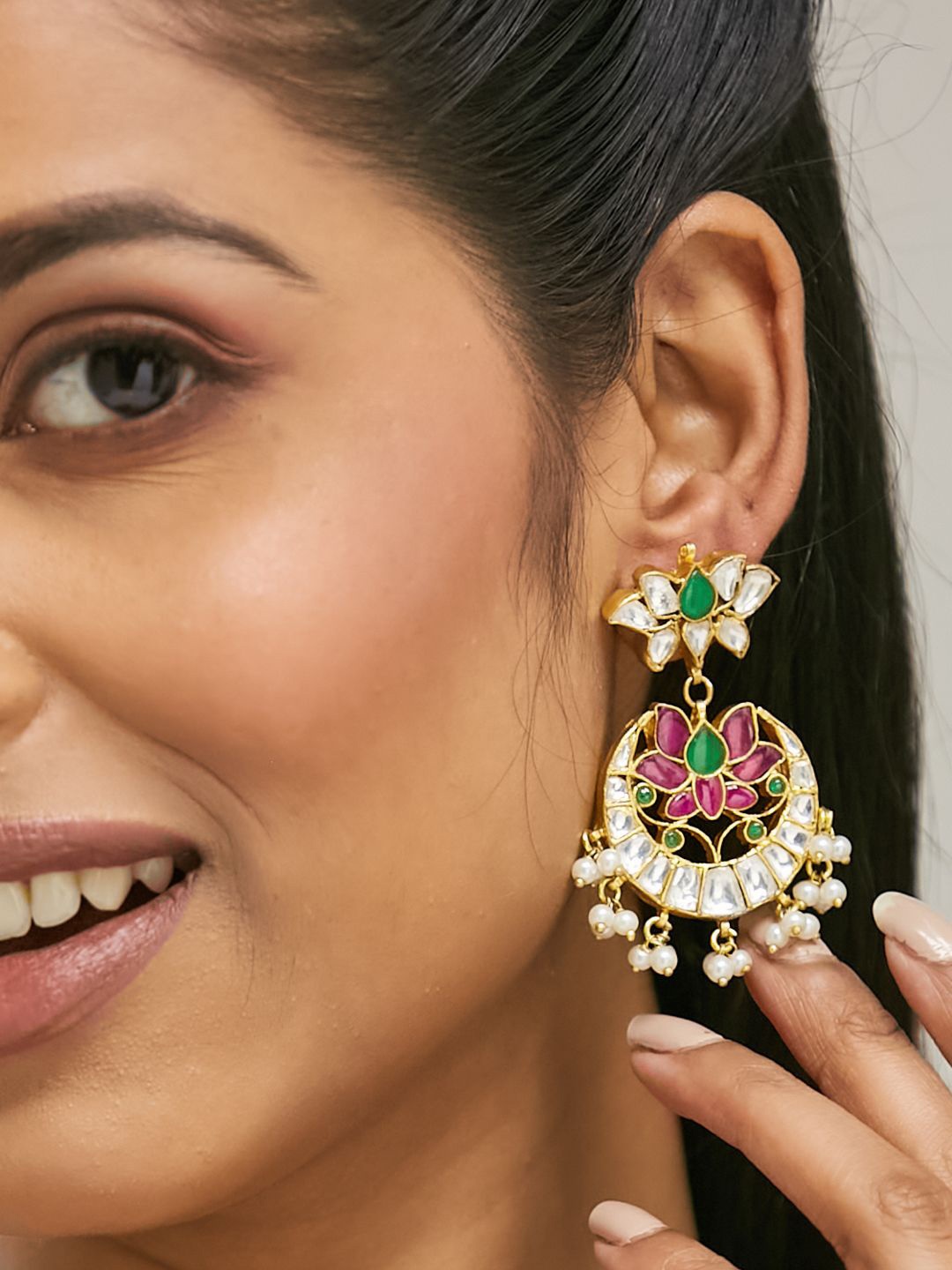 Yinara Gold-Plated Exquisite Kundan Stone Studded & Pearls Beaded Floral Chandbalis
Yinara Gold-Plated Exquisite Kundan Stone Studded & Pearls Beaded Floral Chandbalis