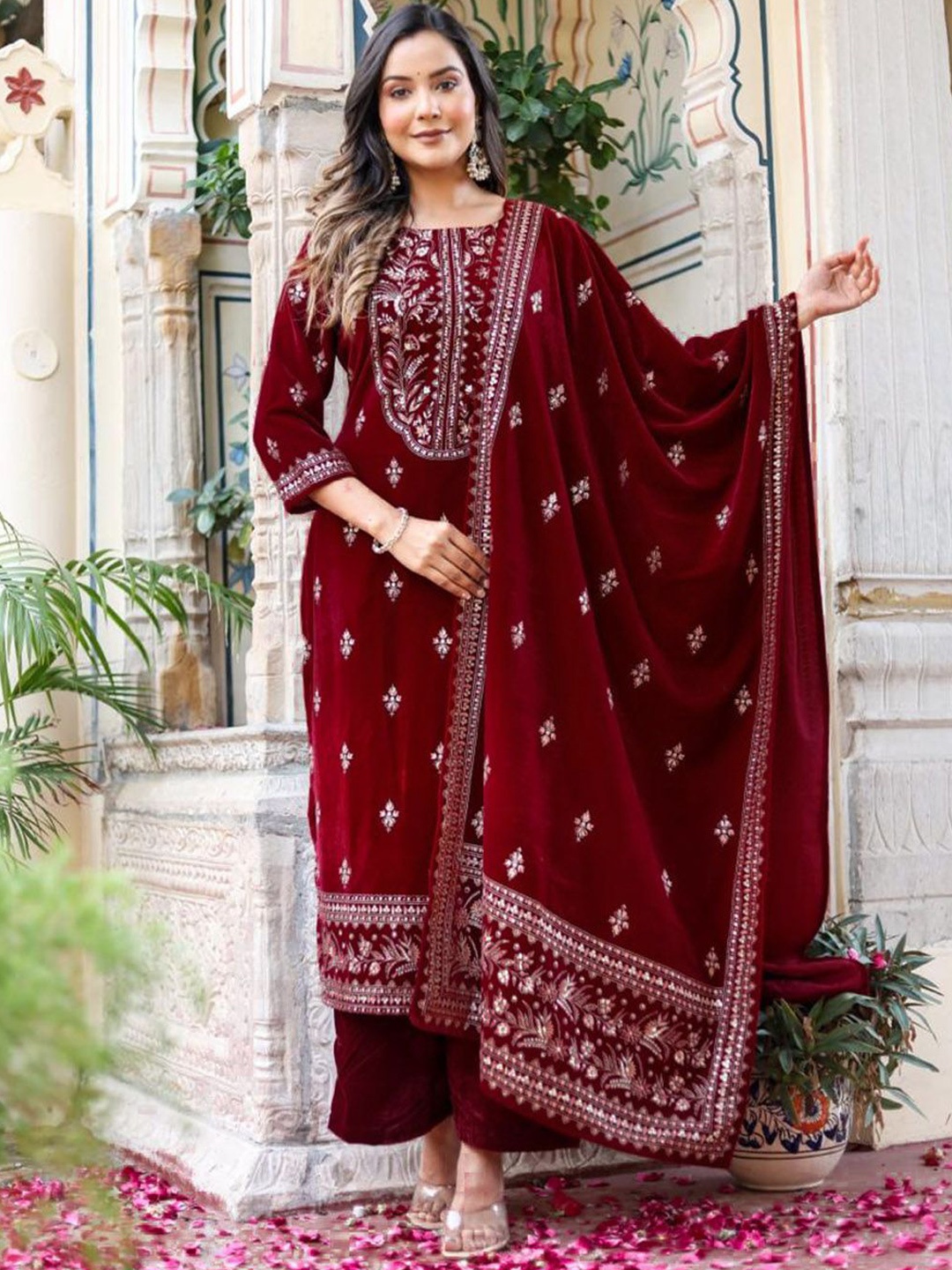 Meena Bazaar Floral Embroidered Sequinned Velvet Straight Kurta with Trousers & Dupatta, Maroon
Meena Bazaar Floral Embroidered Sequinned Velvet Straight Kurta with Trousers & Dupatta, Maroon