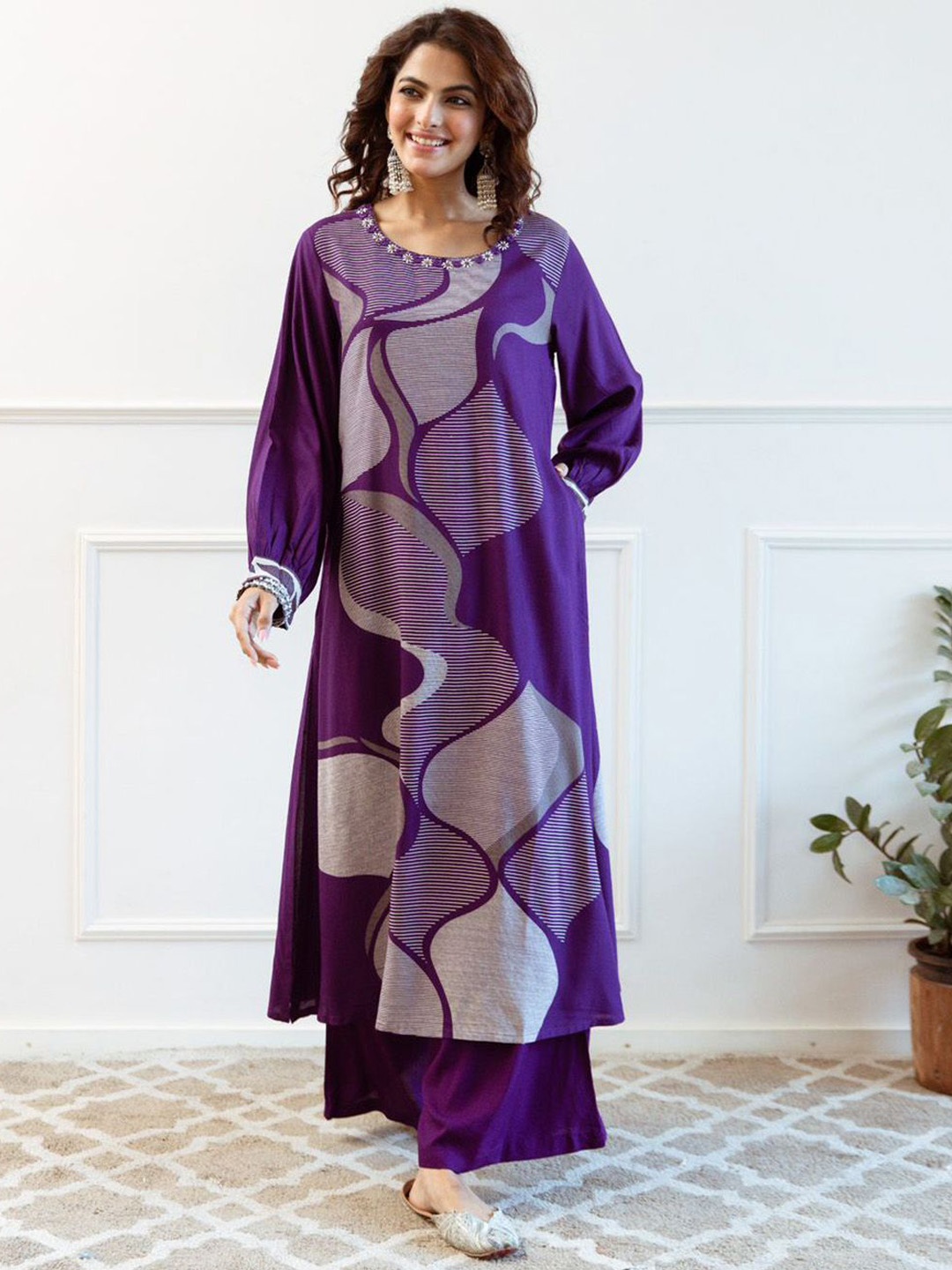 Meena Bazaar Geometric Printed Thread Work Straight Kurta with Palazzos, Purple
Meena Bazaar Geometric Printed Thread Work Straight Kurta with Palazzos, Purple