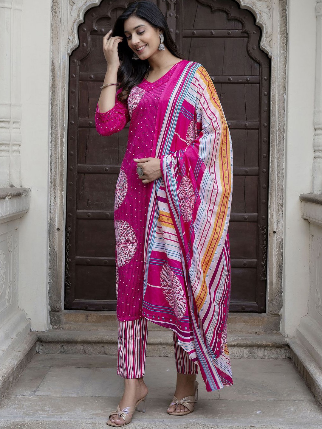 VredeVogel Floral Printed Regular Thread Work Kurta with Trousers & With Dupatta, Pink
VredeVogel Floral Printed Regular Thread Work Kurta with Trousers & With Dupatta, Pink