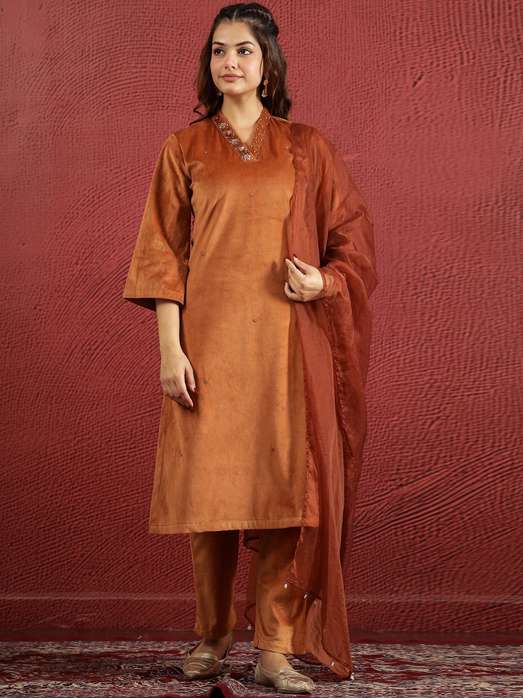 RangDeep V-Neck Beads and Stones Velvet Kurta with Trouser & Dupatta, Camel brown
RangDeep V-Neck Beads and Stones Velvet Kurta with Trouser & Dupatta, Camel brown