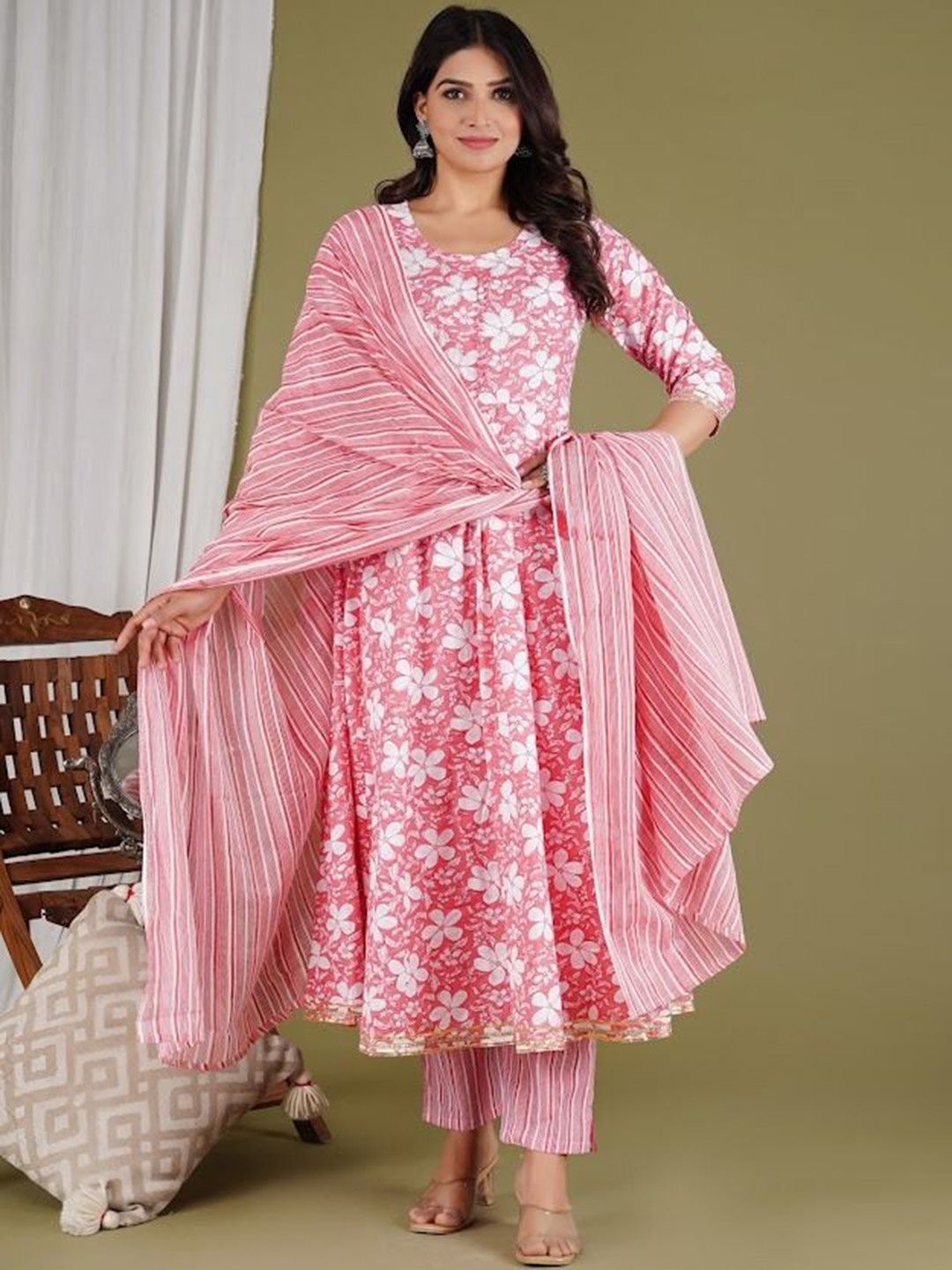 SUBHLAXMI FASHION Floral Printed Anarakali Pure Cotton Kurta With Trousers & Dupatta, Pink
SUBHLAXMI FASHION Floral Printed Anarakali Pure Cotton Kurta With Trousers & Dupatta, Pink