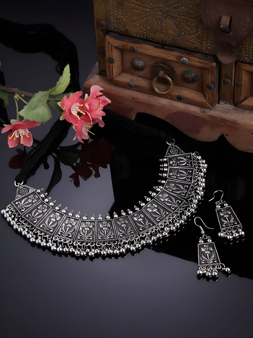 JMBW INTERNATIONAL Set Of 2 Silver-Plated Chips Design Oxidized Choker Jewellery Sets
JMBW INTERNATIONAL Set Of 2 Silver-Plated Chips Design Oxidized Choker Jewellery Sets