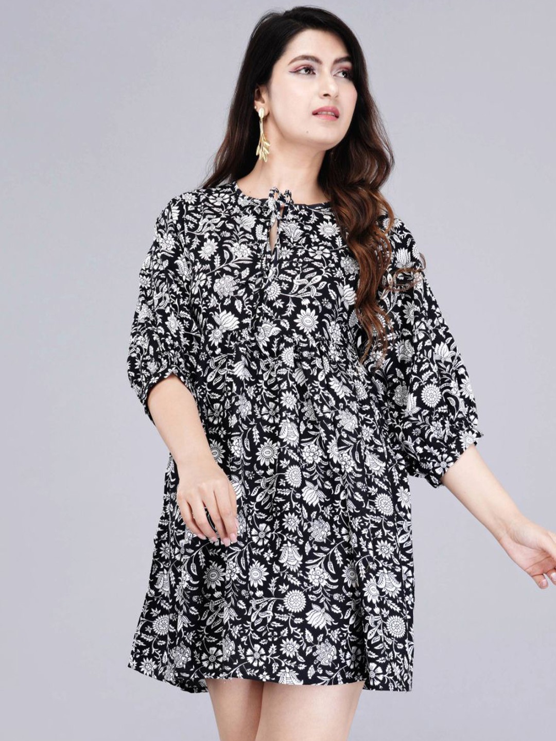 DMPRSN ATTIRE Women Floral Print Tie-Up Neck Puff Sleeve Applique A-Line Dress, Black
DMPRSN ATTIRE Women Floral Print Tie-Up Neck Puff Sleeve Applique A-Line Dress, Black