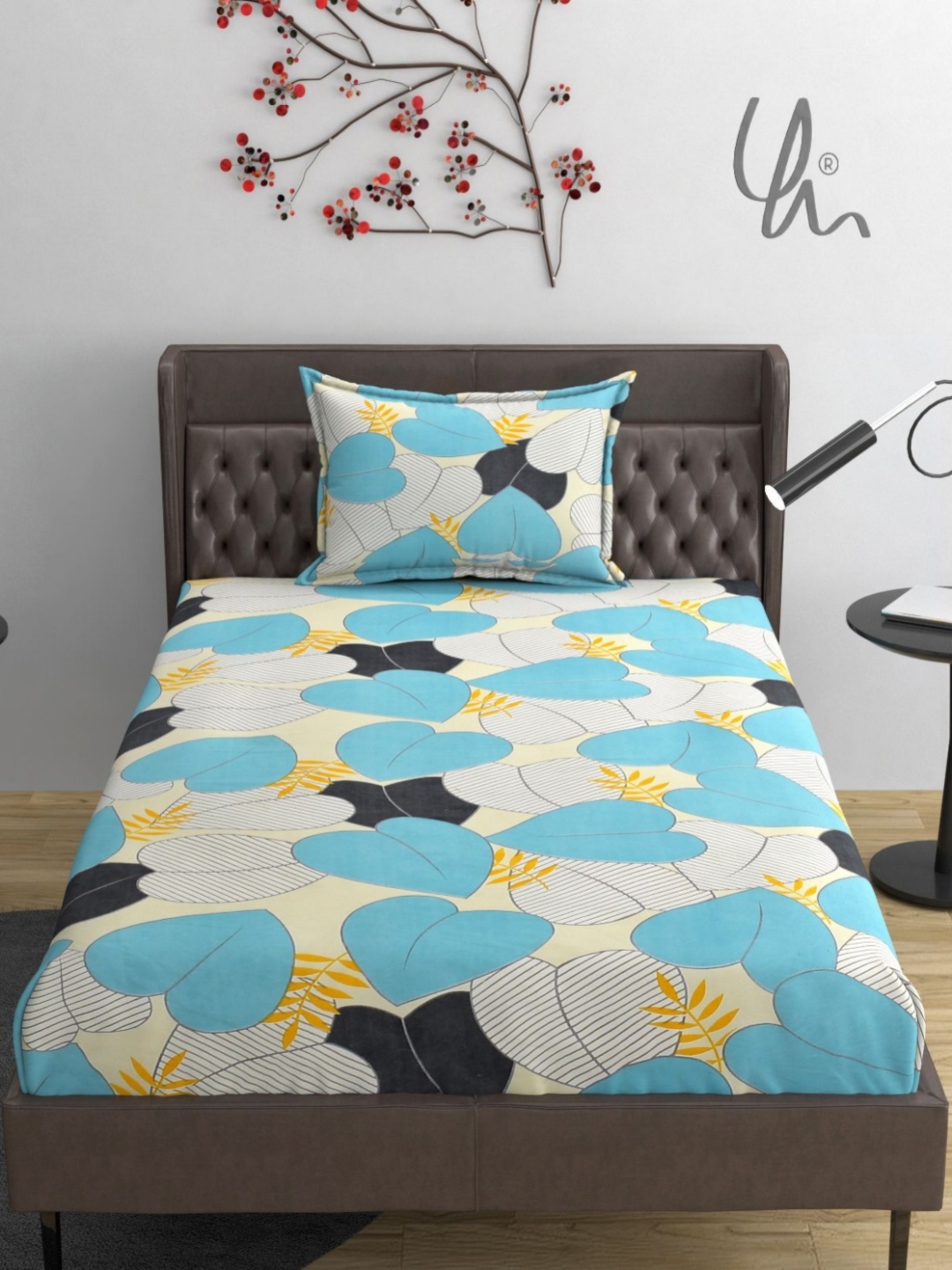 YaAkholic Blue Floral Printed Microfiber Fitted 210 TC Single Bedsheet Set 1.82 m x 1.21 m
YaAkholic Blue Floral Printed Microfiber Fitted 210 TC Single Bedsheet Set 1.82 m x 1.21 m