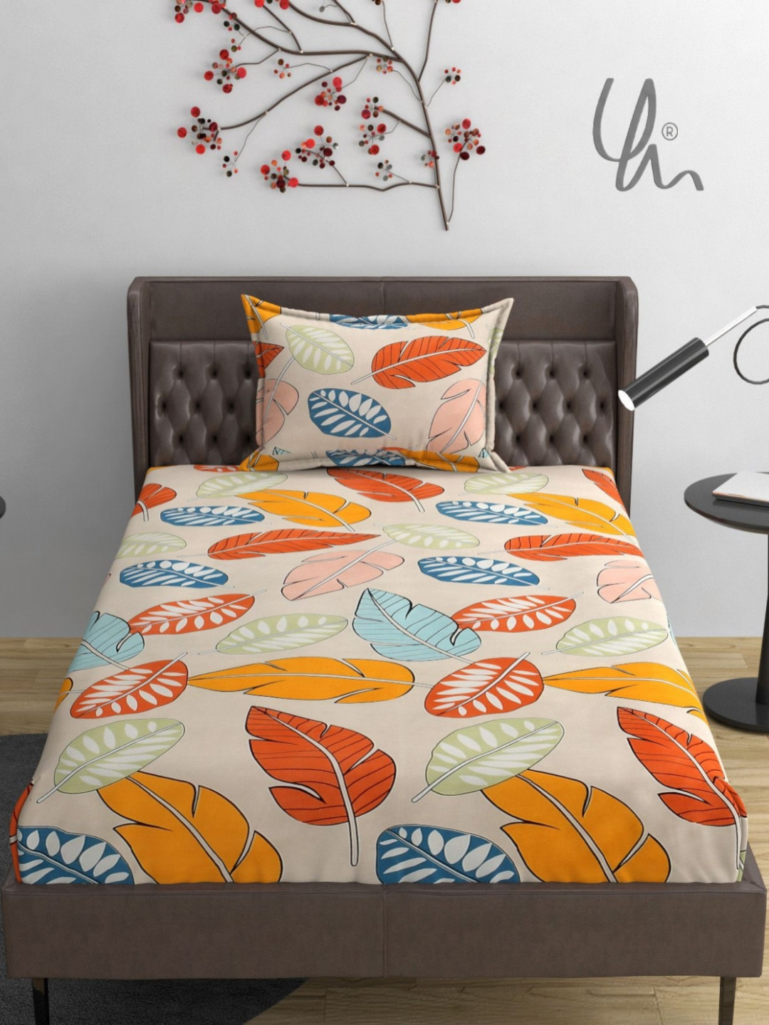 YaAkholic Cream Floral Printed Microfiber Fitted 210 TC Single Bedsheet Set 1.82 x 1.21 m
YaAkholic Cream Floral Printed Microfiber Fitted 210 TC Single Bedsheet Set 1.82 x 1.21 m