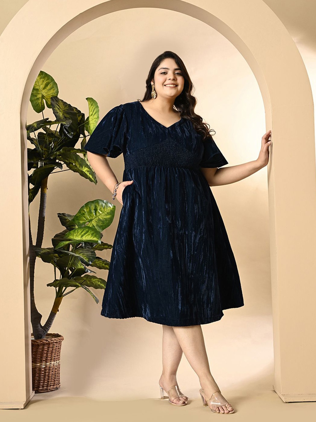 PrettyPlus by Desinoor.com Women Plus Size Flared Sleeve Velvet Fit & Flare Midi Dress, Teal
PrettyPlus by Desinoor.com Women Plus Size Flared Sleeve Velvet Fit & Flare Midi Dress, Teal