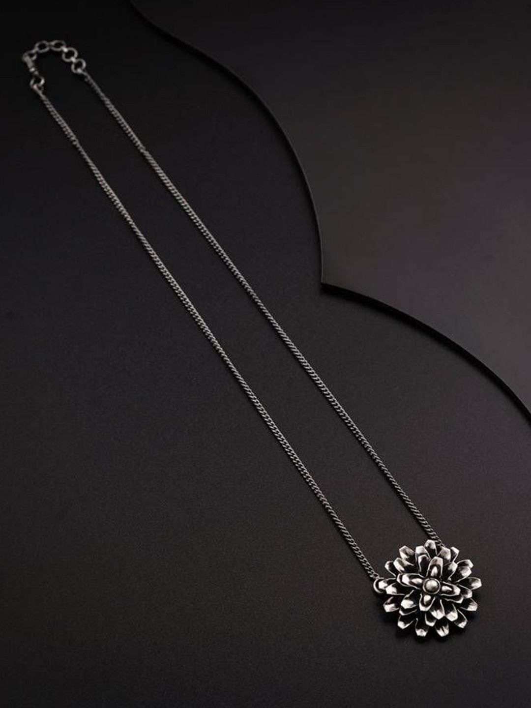 House of Aadyaa 925 Sterling Silver Floral Pendant With Chain 
House of Aadyaa 925 Sterling Silver Floral Pendant With Chain