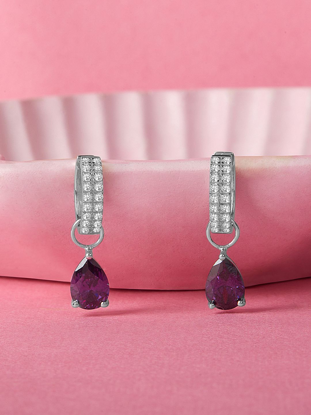 Mia by Tanishq Trendy Gleam 93 Kt Silver-Plated Cubic Zirconia Oxidised Hoop Earrings
Mia by Tanishq Trendy Gleam 93 Kt Silver-Plated Cubic Zirconia Oxidised Hoop Earrings