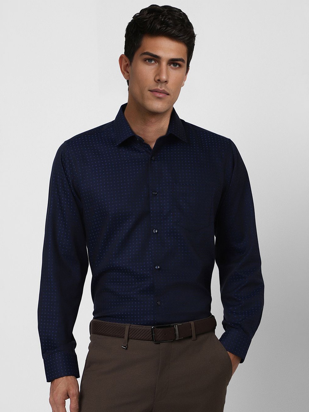 Van Heusen Men Speread Collar Floral Printed Cotton Slim Fit Formal Shirt, Navy blue
Van Heusen Men Speread Collar Floral Printed Cotton Slim Fit Formal Shirt, Navy blue