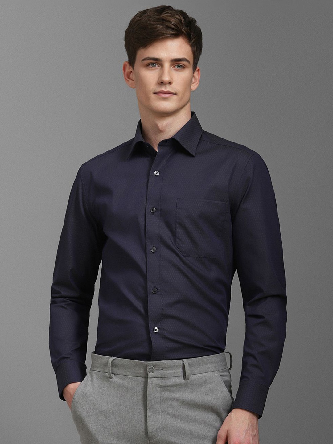 Louis Philippe Men Classic Fit Spread Collar Floral Print Cotton Formal Shirt, Navy blue
Louis Philippe Men Classic Fit Spread Collar Floral Print Cotton Formal Shirt, Navy blue