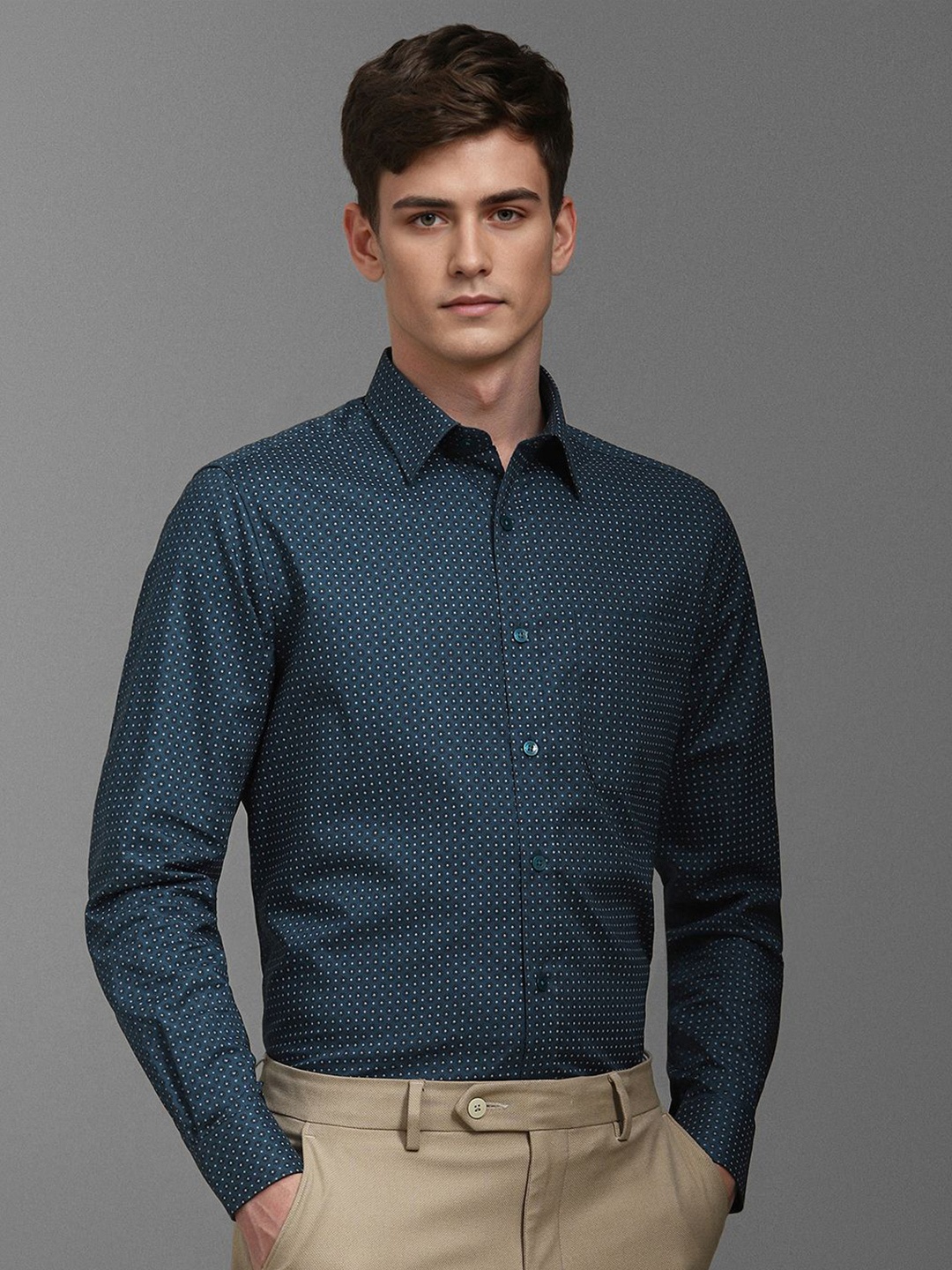Louis Philippe Men Classic Spread Collar Geometric Printed Cotton Formal Shirt, Navy blue
Louis Philippe Men Classic Spread Collar Geometric Printed Cotton Formal Shirt, Navy blue