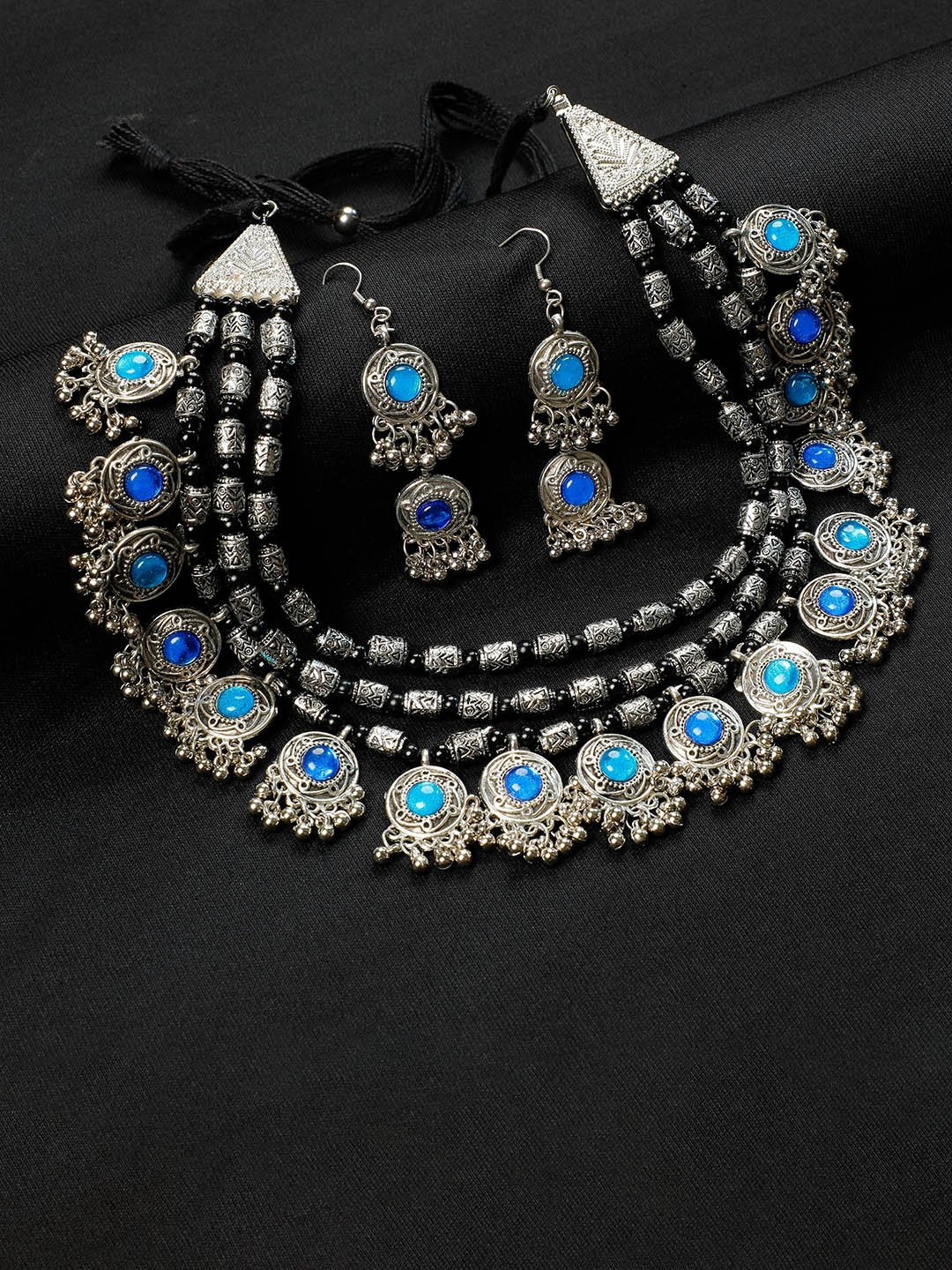 Oxidized Heaven Sterling Silver-Plated Textured Stone Studded & Beaded Jewellery Set
Oxidized Heaven Sterling Silver-Plated Textured Stone Studded & Beaded Jewellery Set