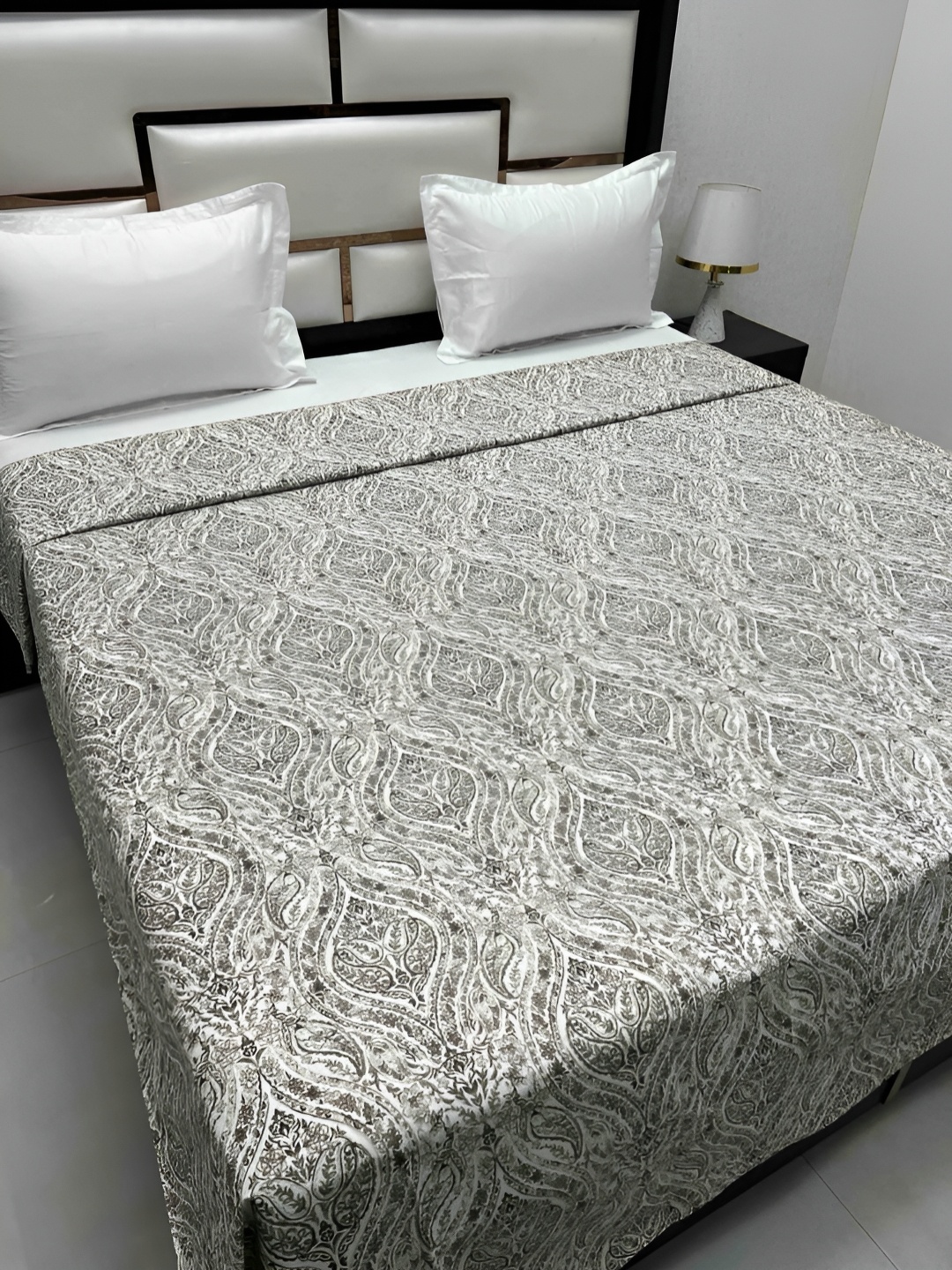 Pure Decor Cotton Double Bed King Size Winter Duvet Cover for Comforter Quilt & Rajai, White
Pure Decor Cotton Double Bed King Size Winter Duvet Cover for Comforter Quilt & Rajai, White